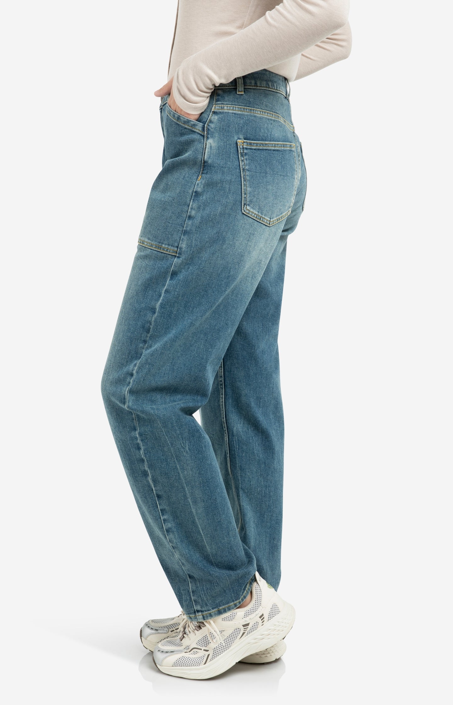 Cargo jeans with low crotch and wide legs