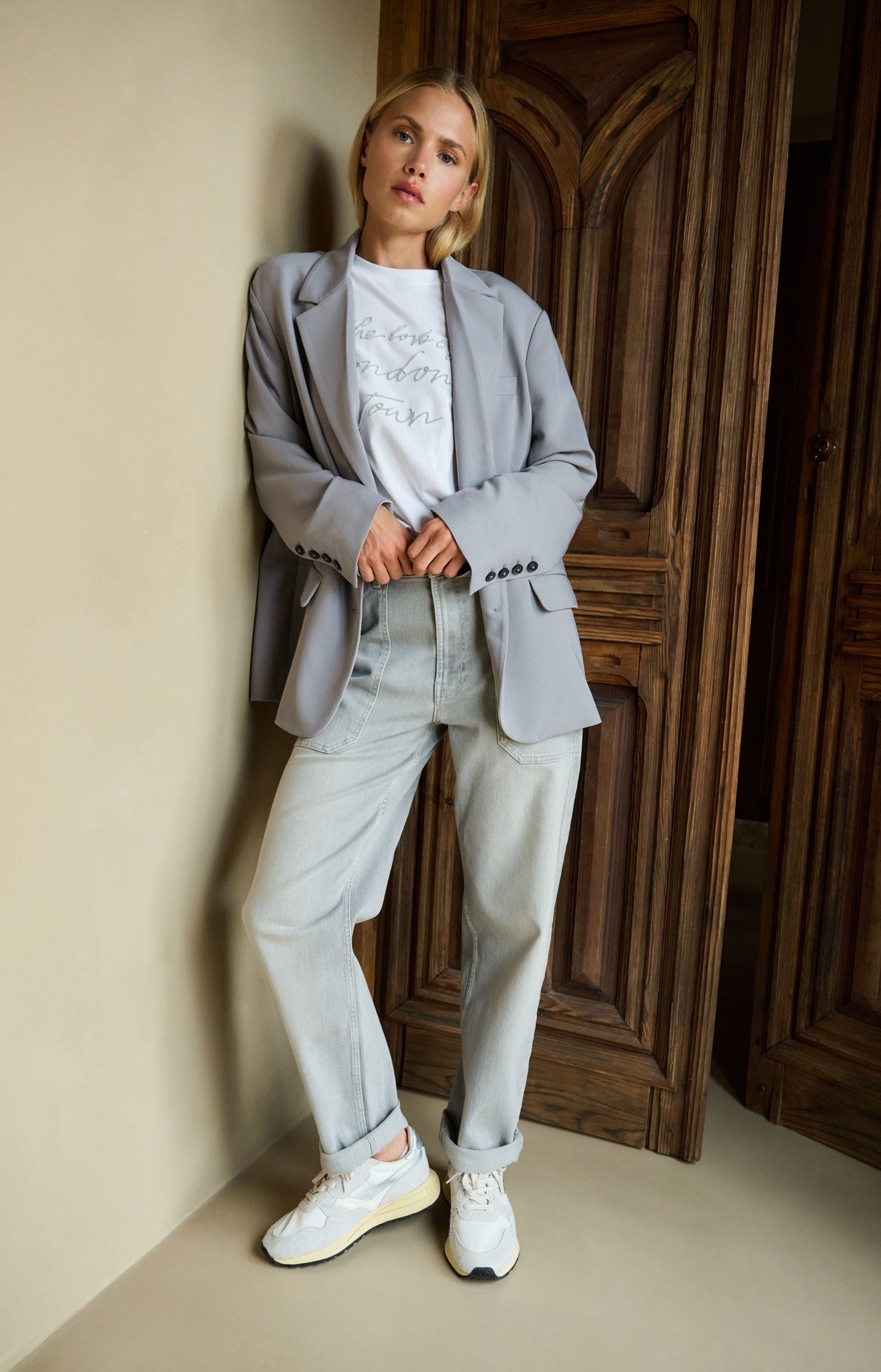 Cargo jeans with low crotch and wide legs