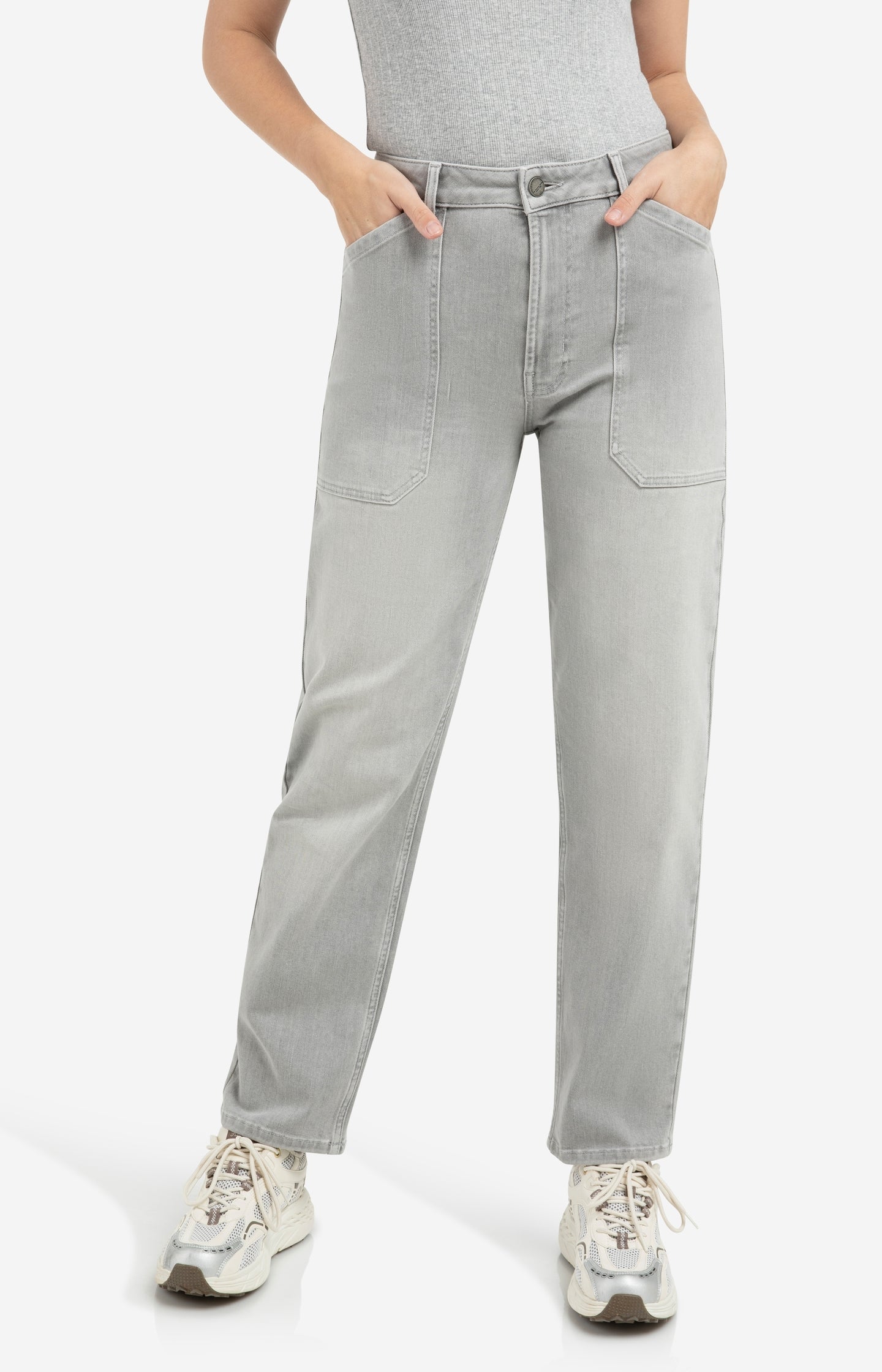 Cargo jeans with low crotch and wide legs