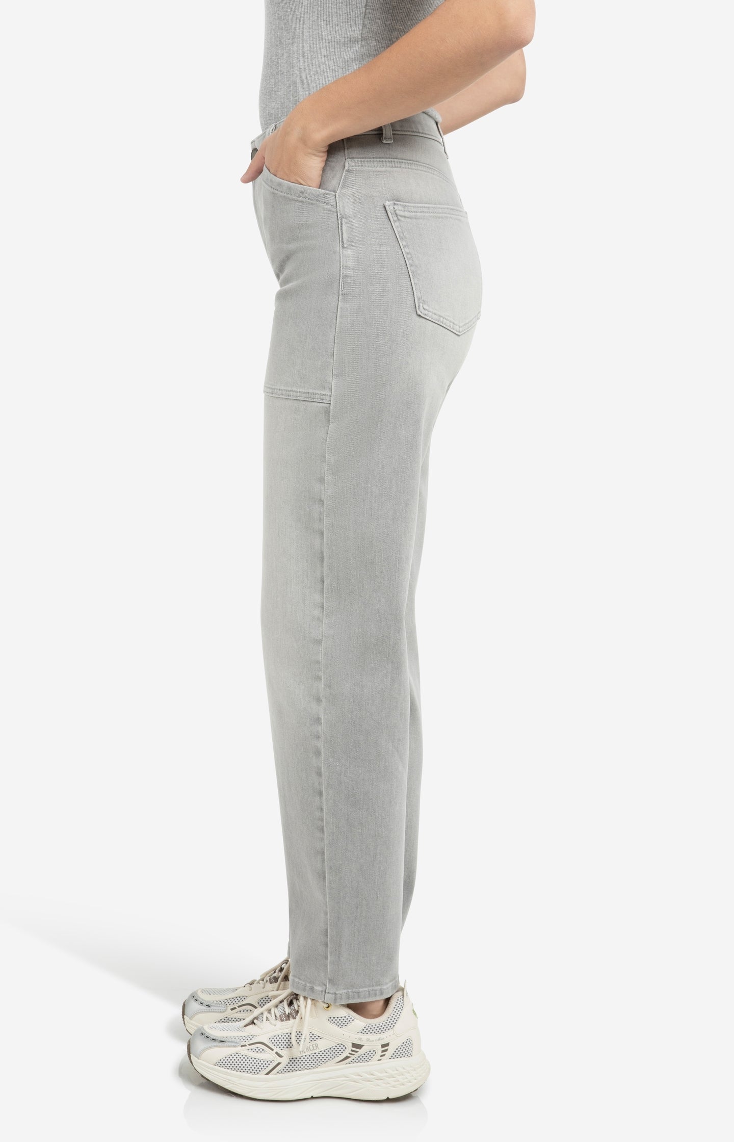 Cargo jeans with low crotch and wide legs