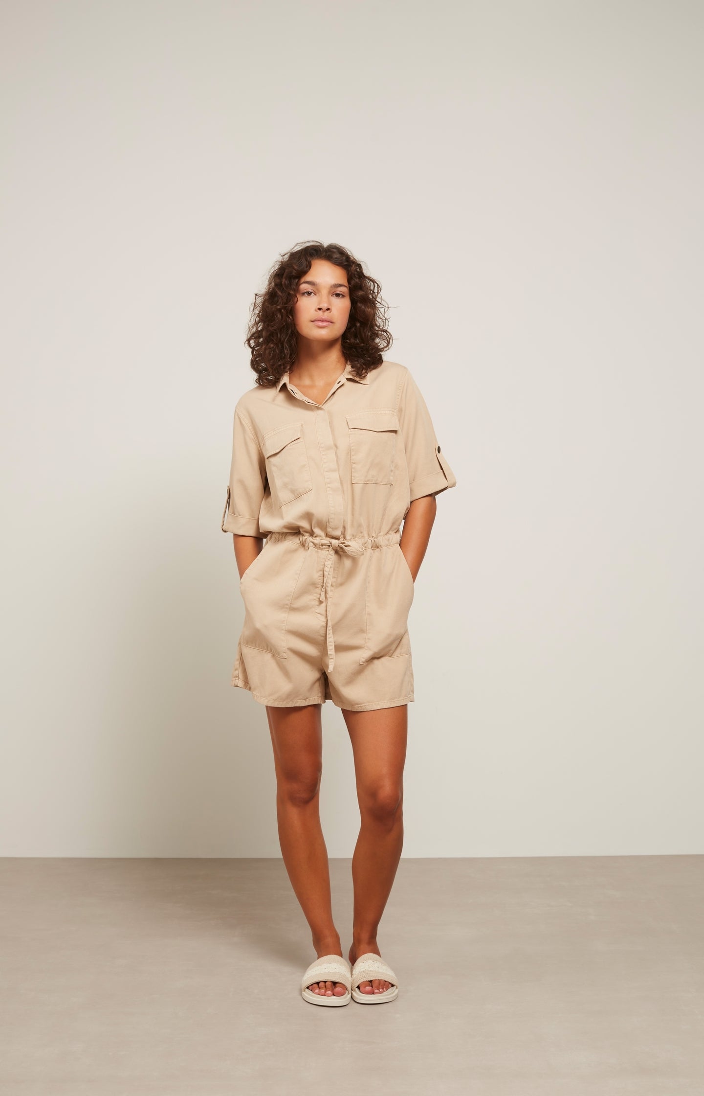 Cargo playsuit with short sleeves, buttons and pockets - Type: lookbook