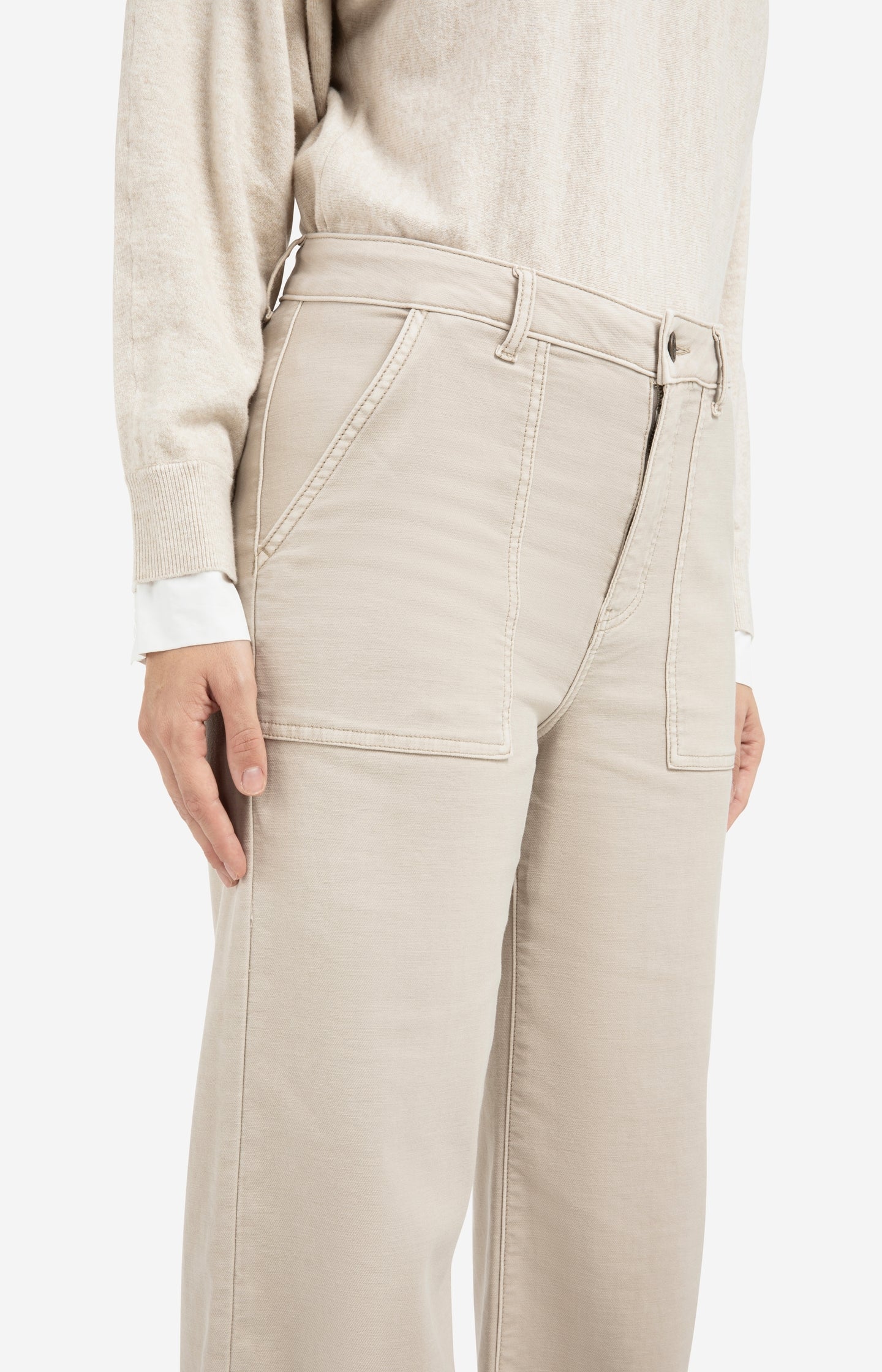 Cargo trousers with straight legs and patch pockets (L32)