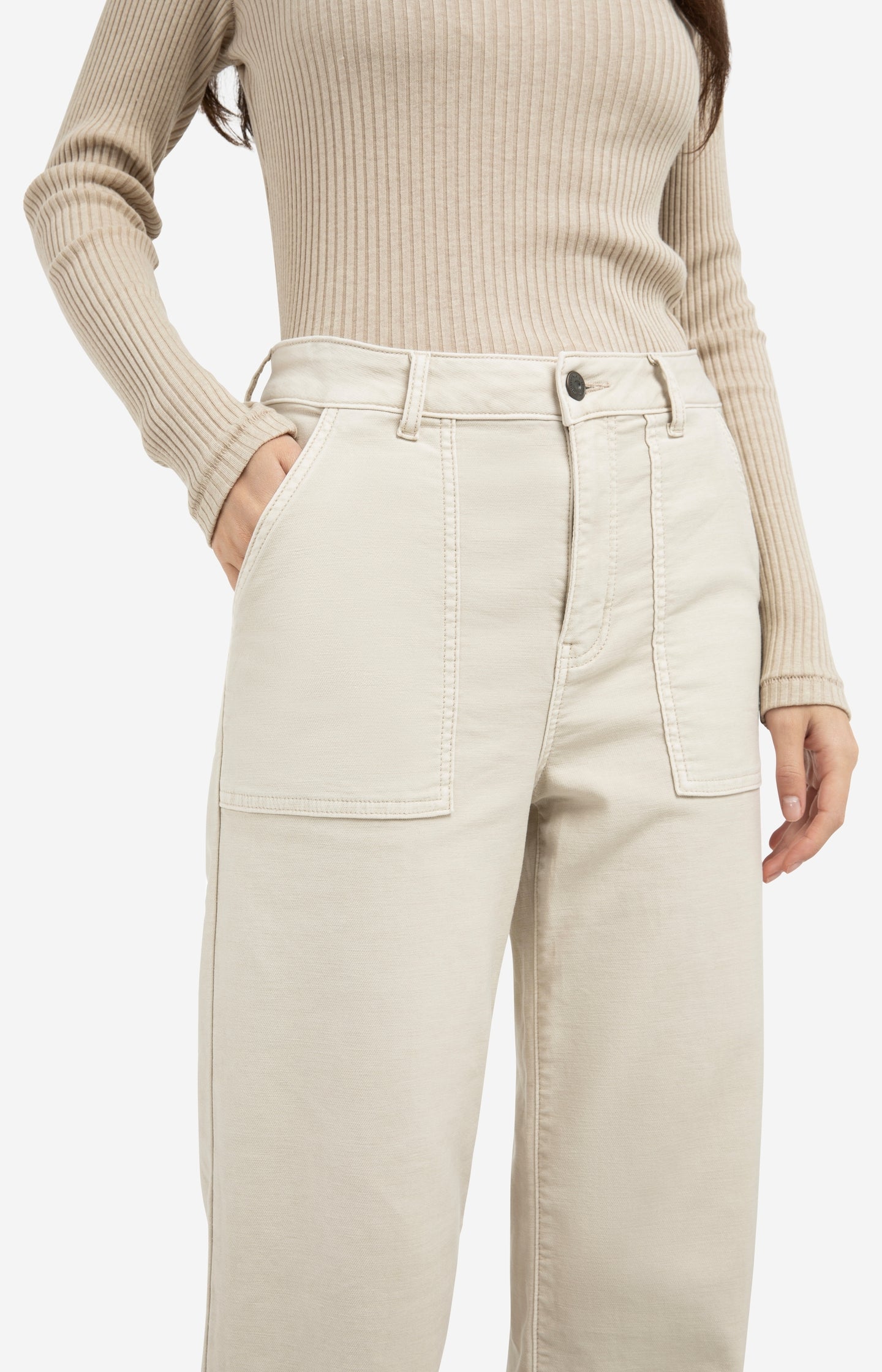 Cargo trousers with straight legs and patch pockets (L32)