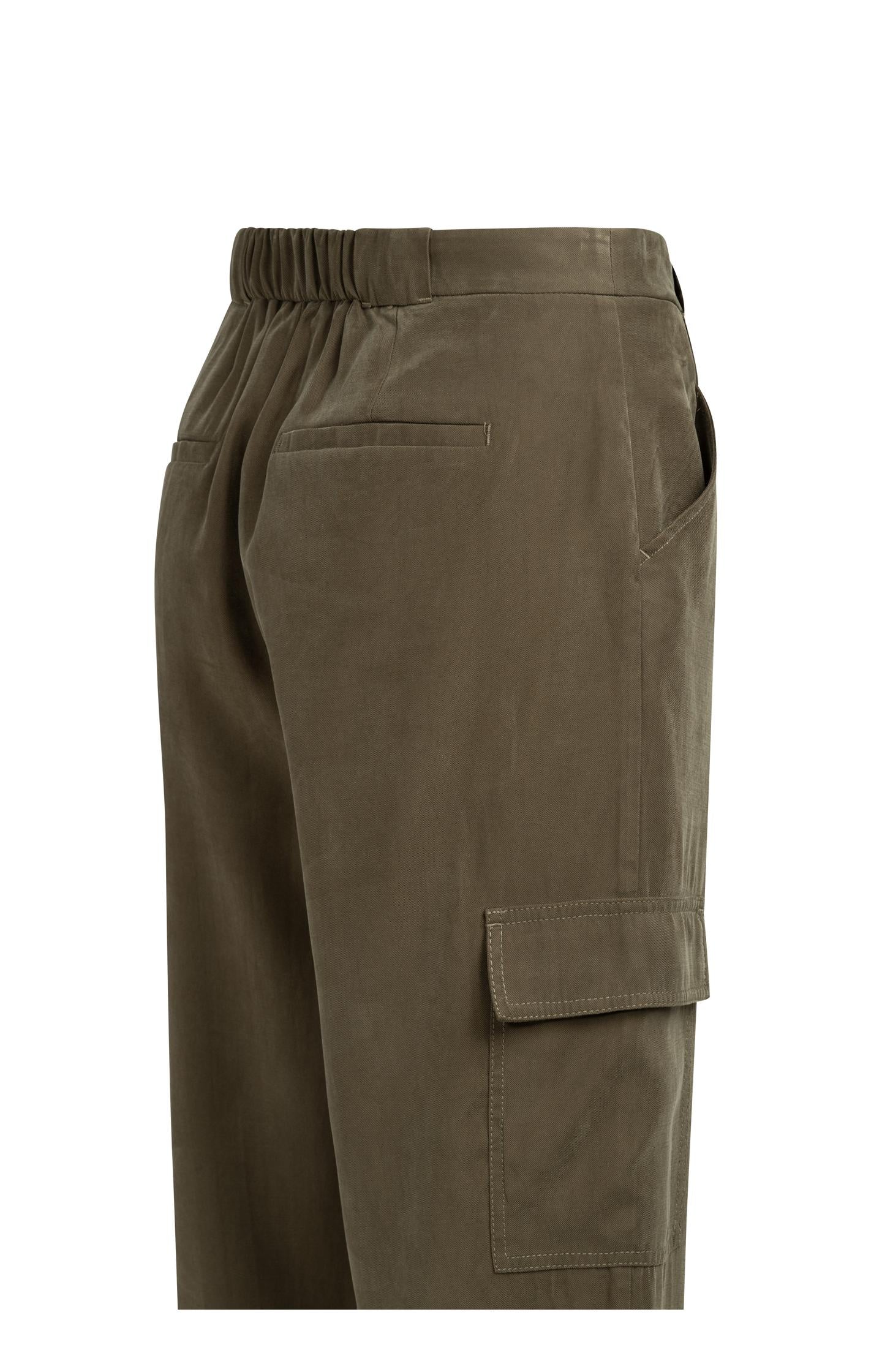 Cargo trousers with straight legs and pleats
