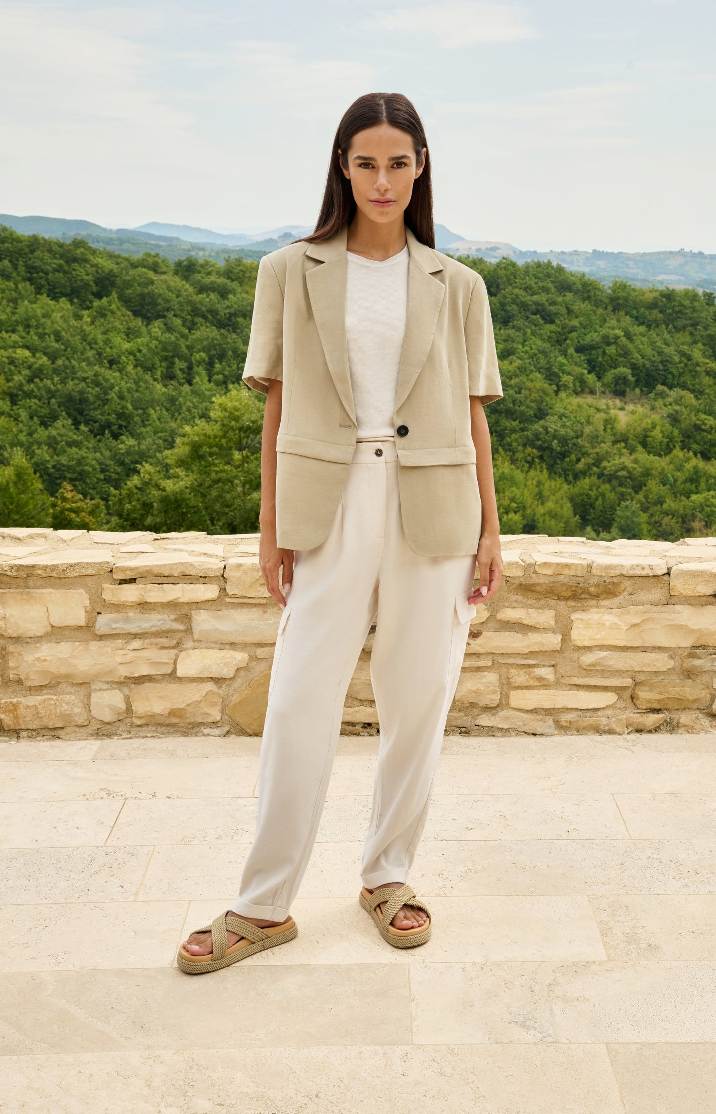 Cargo trousers with straight legs and pleats