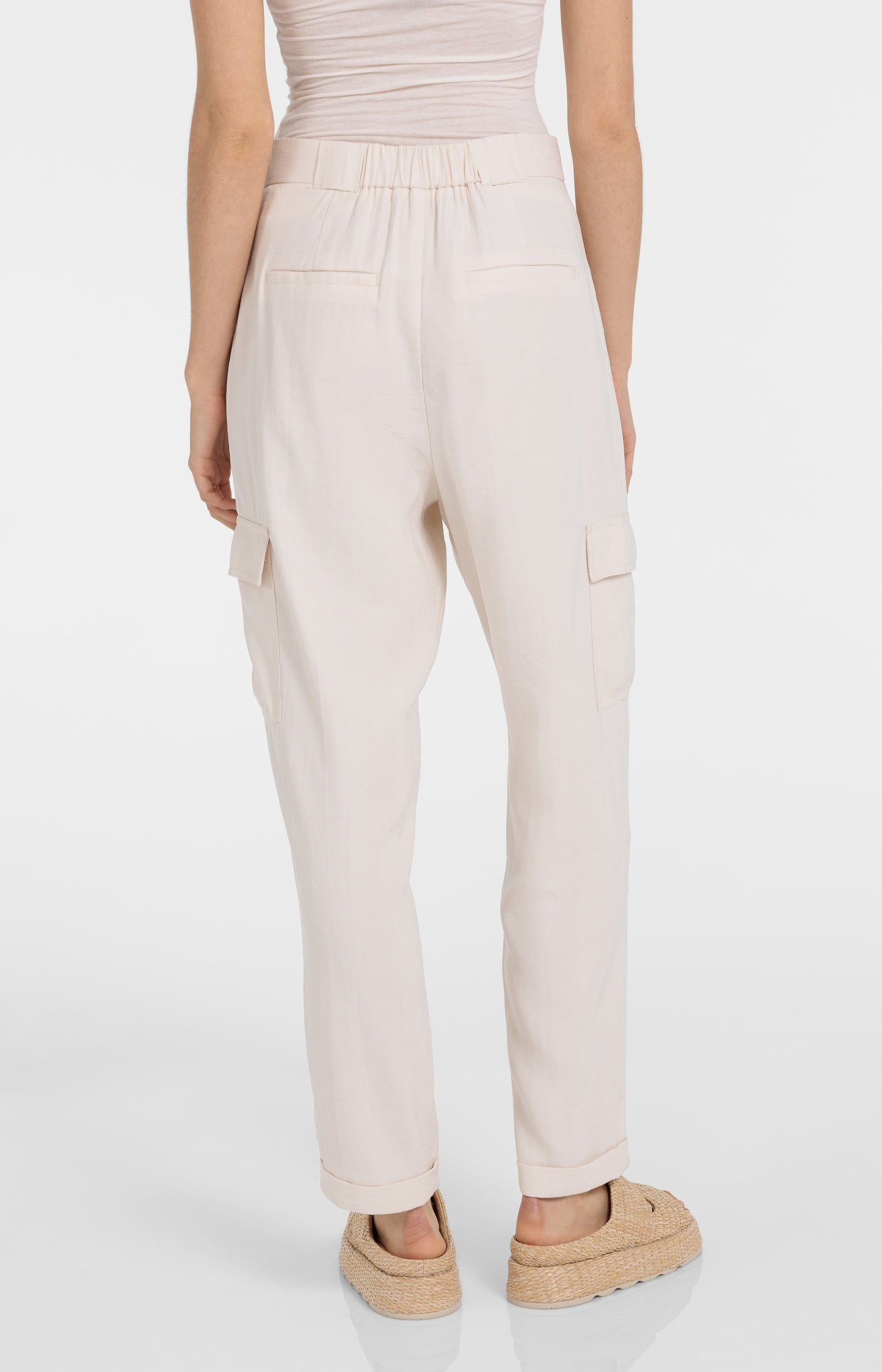 Cargo trousers with straight legs and pleats