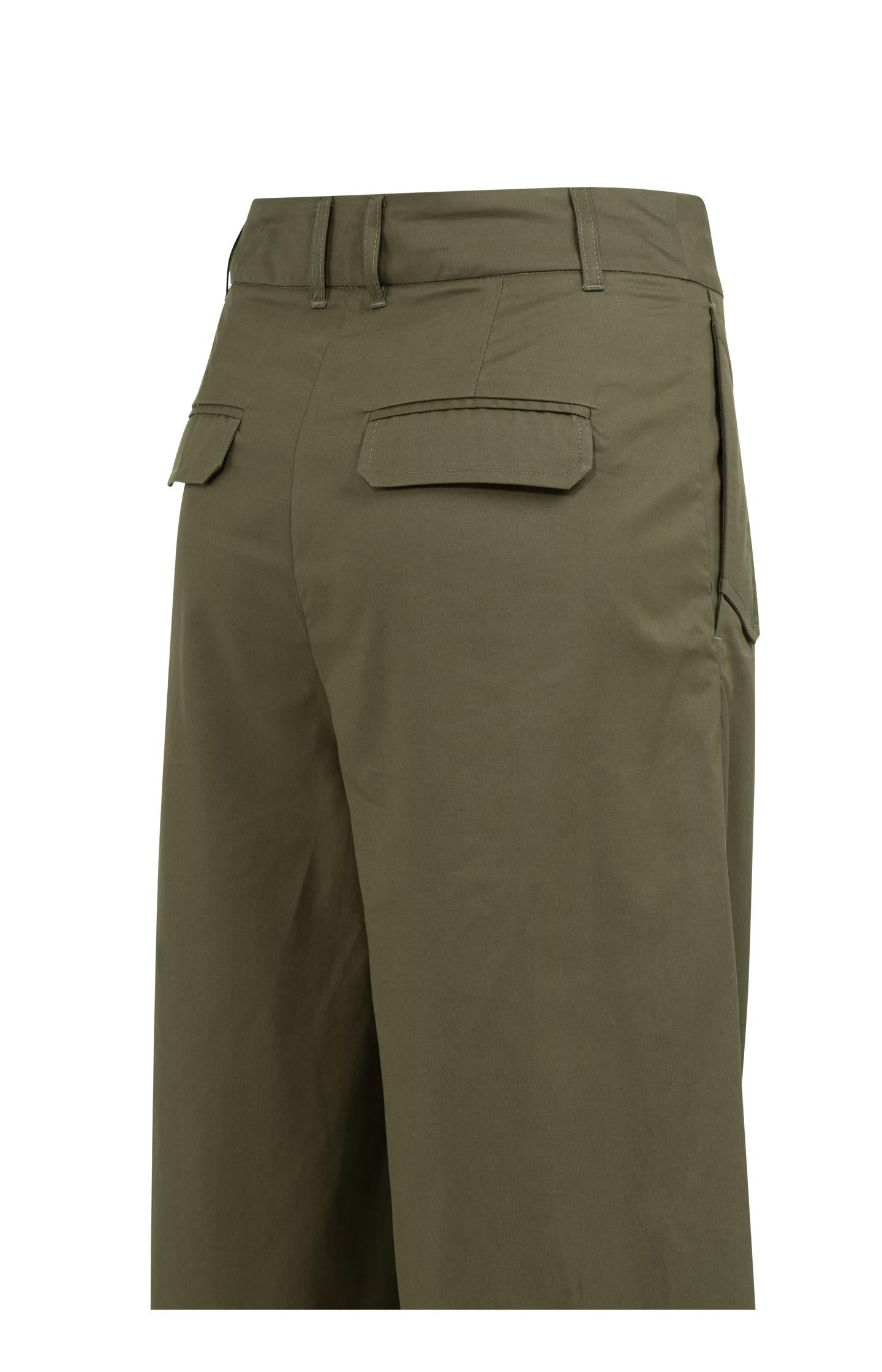 Cargo trousers with wide legs and pleat details - L30
