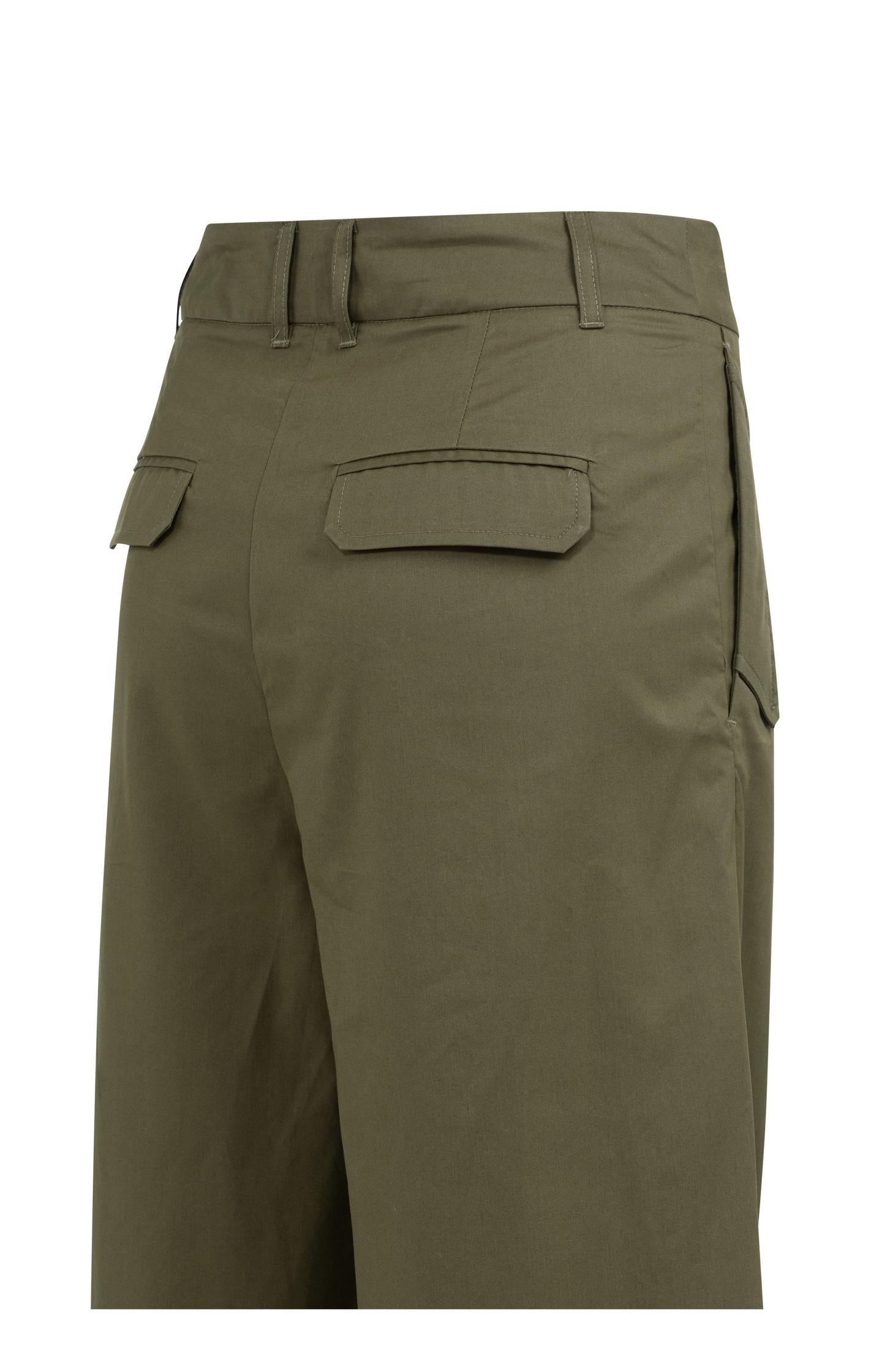 Cargo trousers with wide legs and pleat details - L32