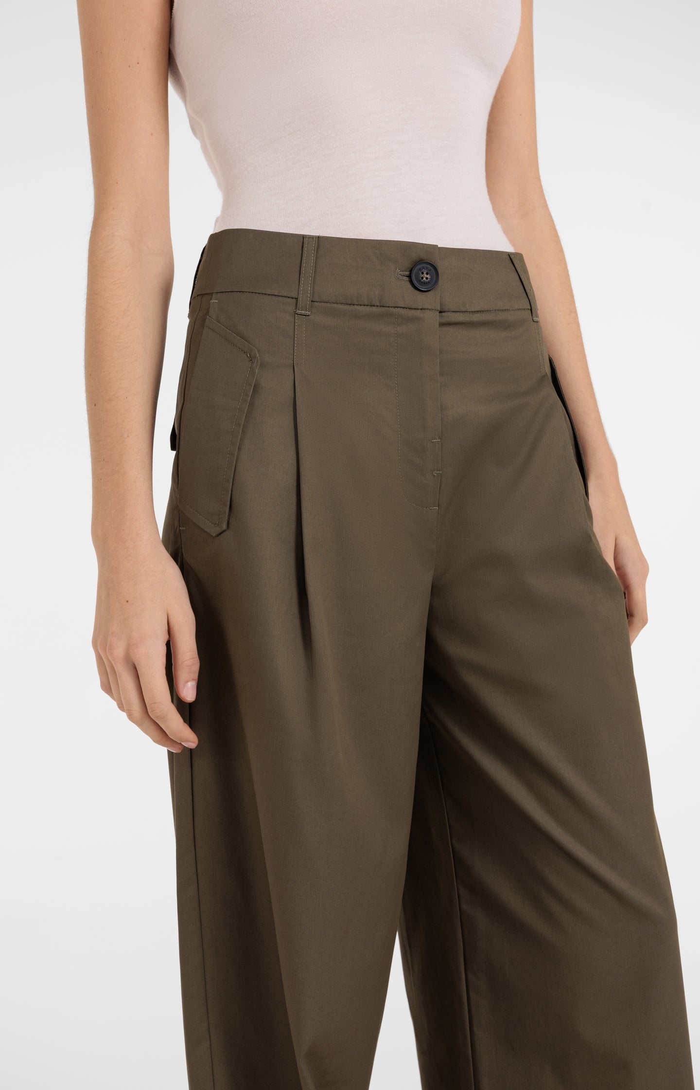 Cargo trousers with wide legs and pleat details - L32