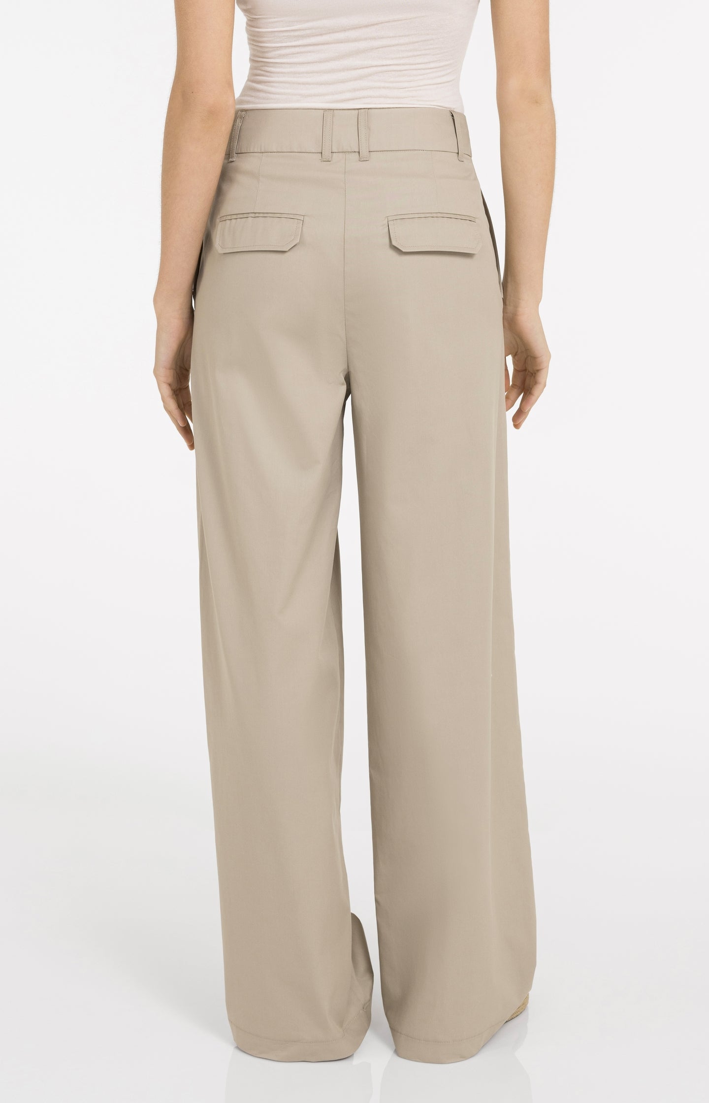 Cargo trousers with wide legs and pleat details - L32