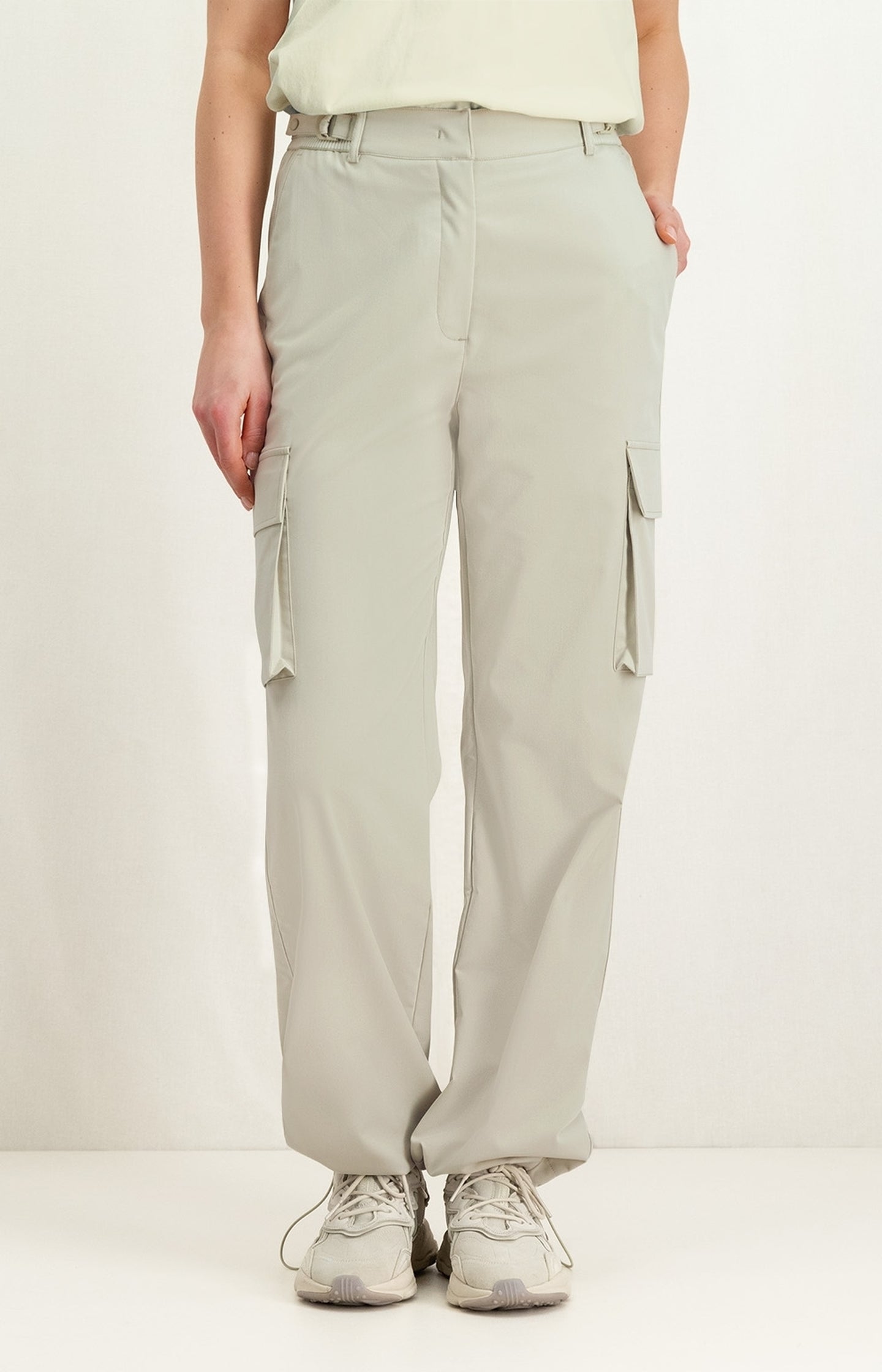 Cargo trousers with wide legs, pockets and waist details