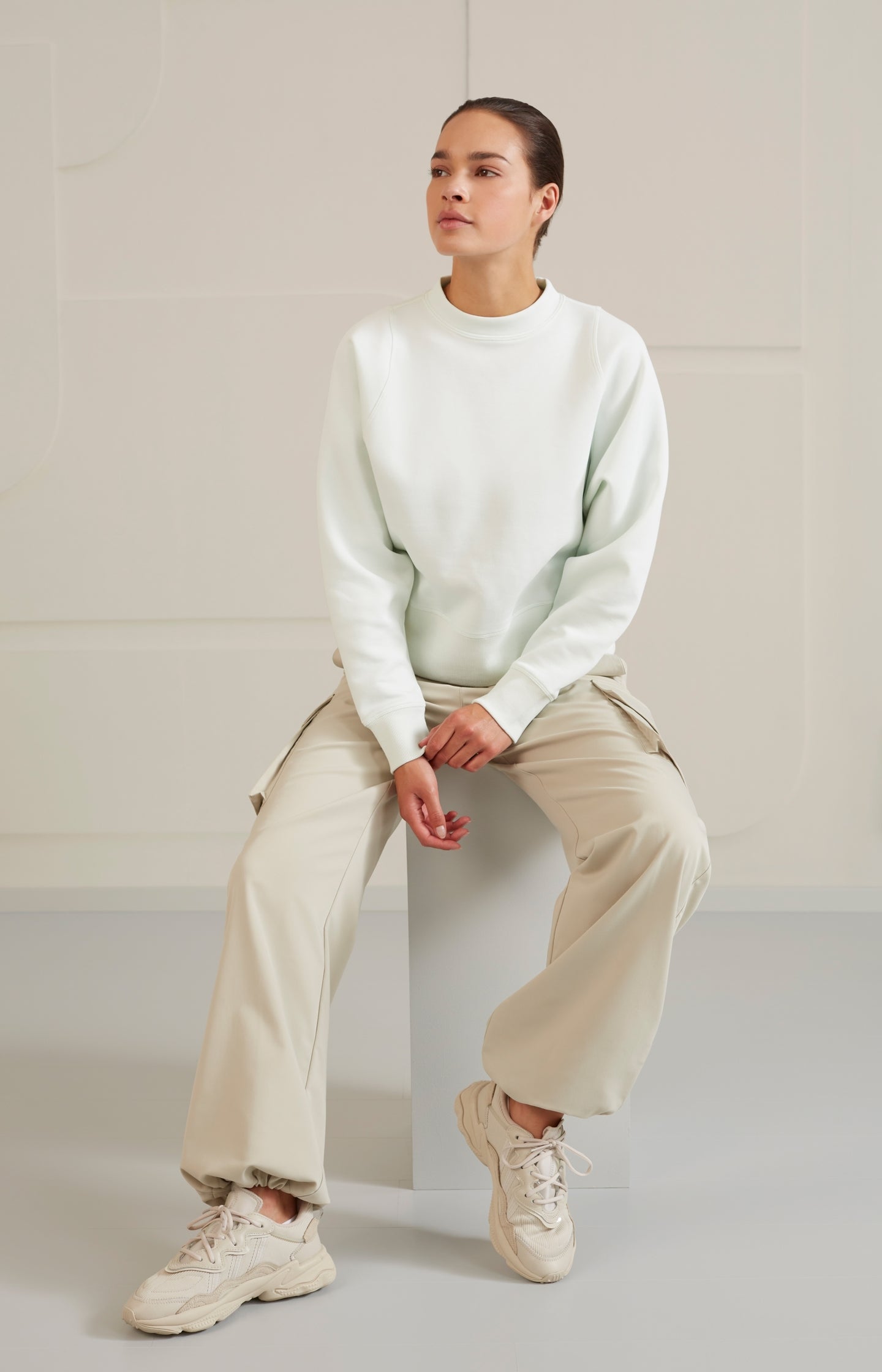 Cargo trousers with wide legs, pockets and waist details