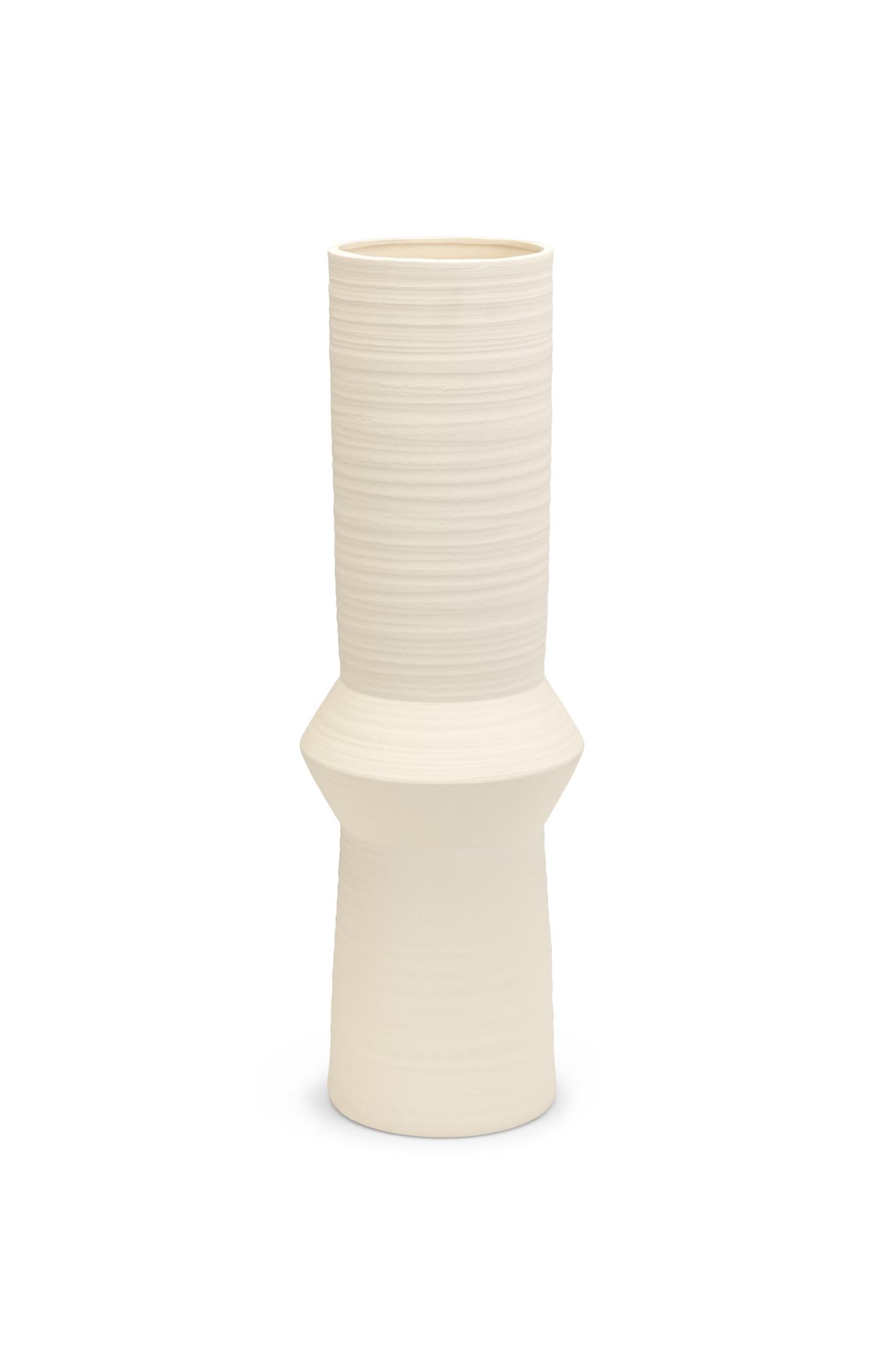 Ceramic vase - tall - Type: product