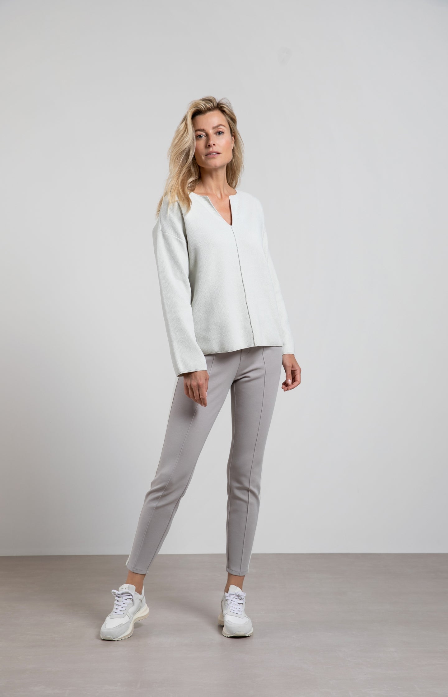 Chenille sweater with V-neck, long sleeves and seam detail - Type: lookbook