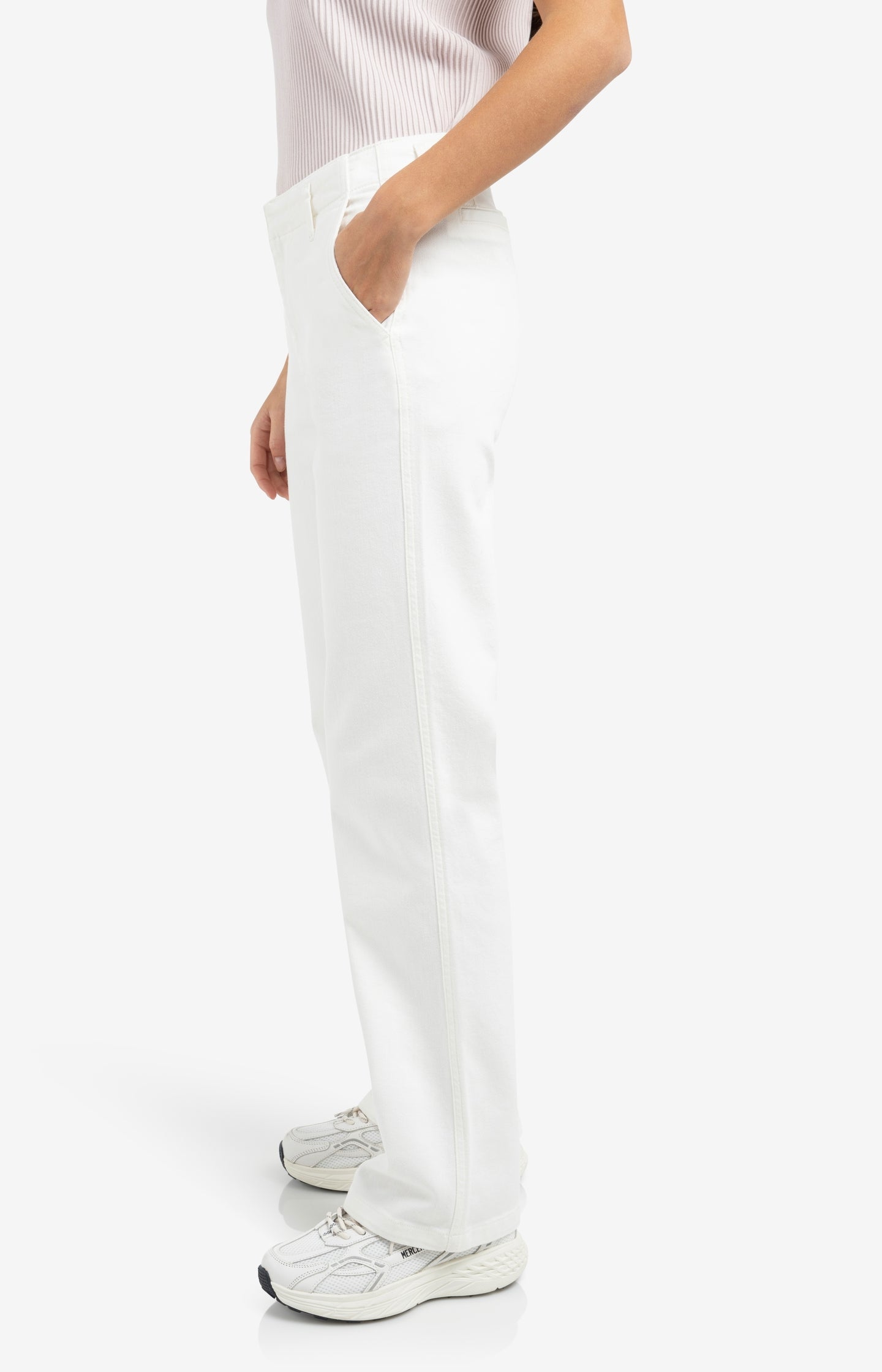 Chino jeans with straight legs and welt pockets (L32)