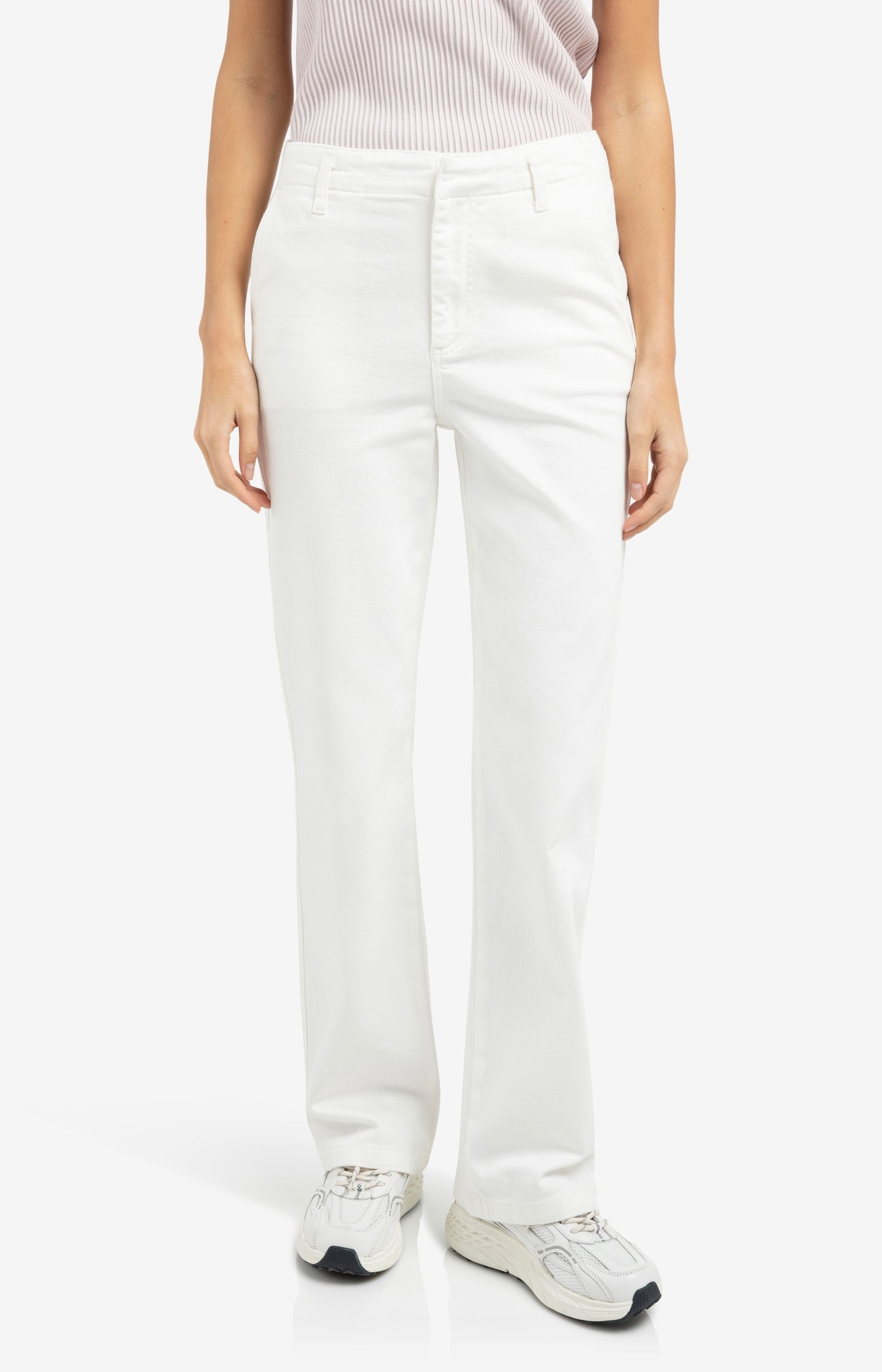 Chino jeans with straight legs and welt pockets (L32)