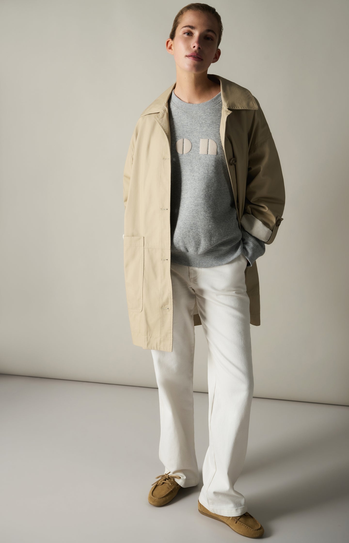 Chino jeans with straight legs and welt pockets (L32)
