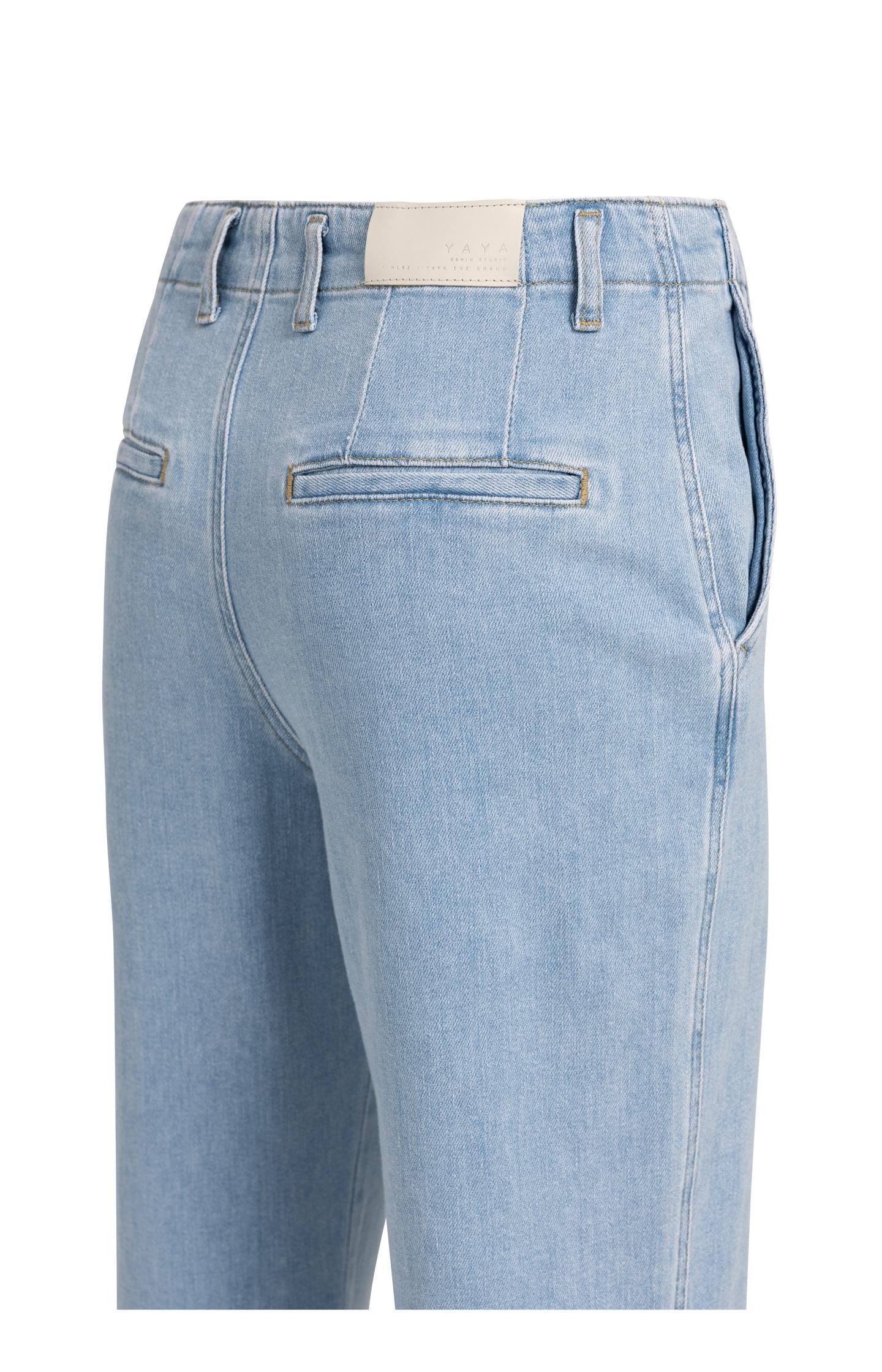 Chino jeans with straight legs and welt pockets (L32)