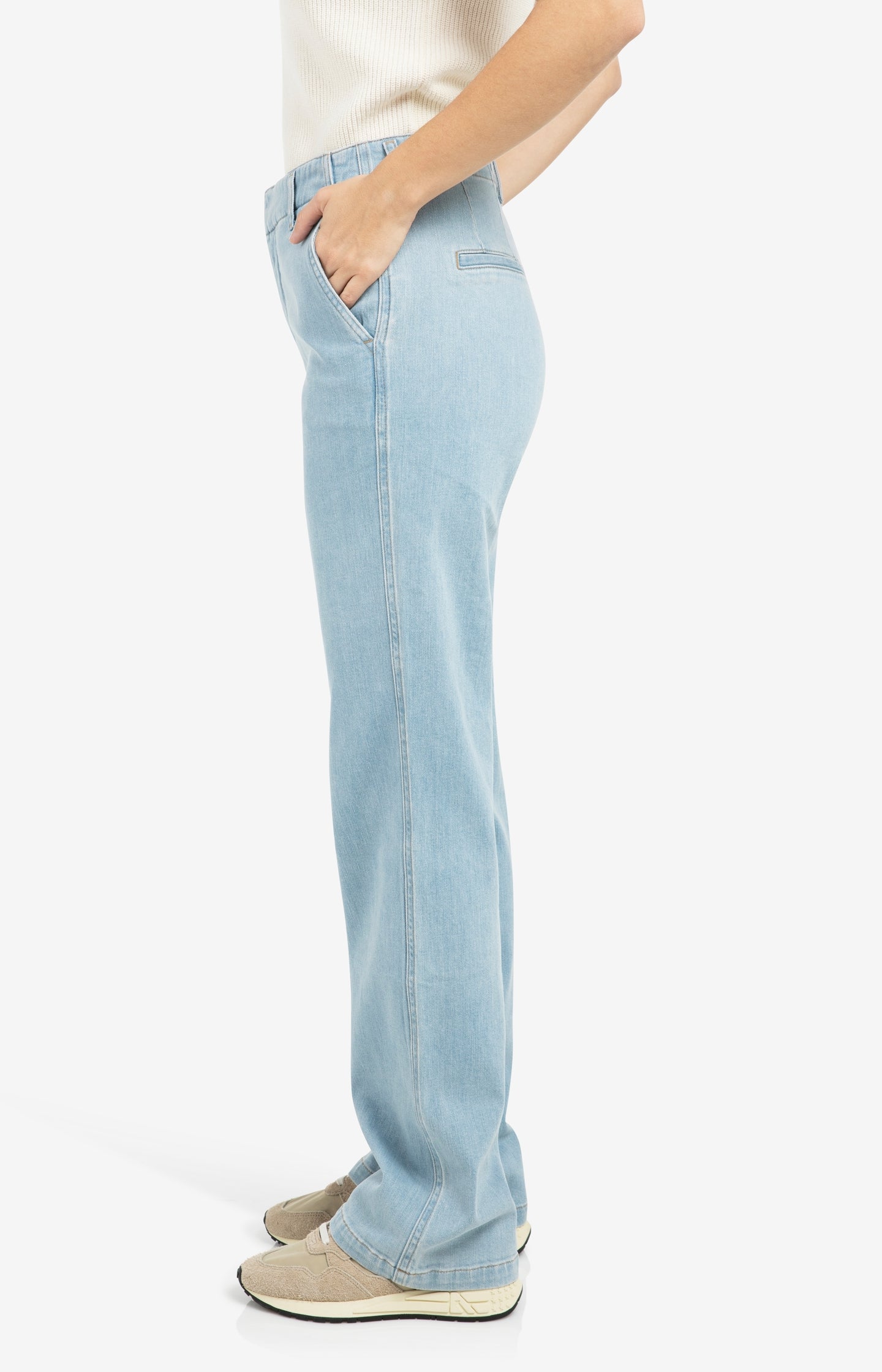 Chino jeans with straight legs and welt pockets (L32)