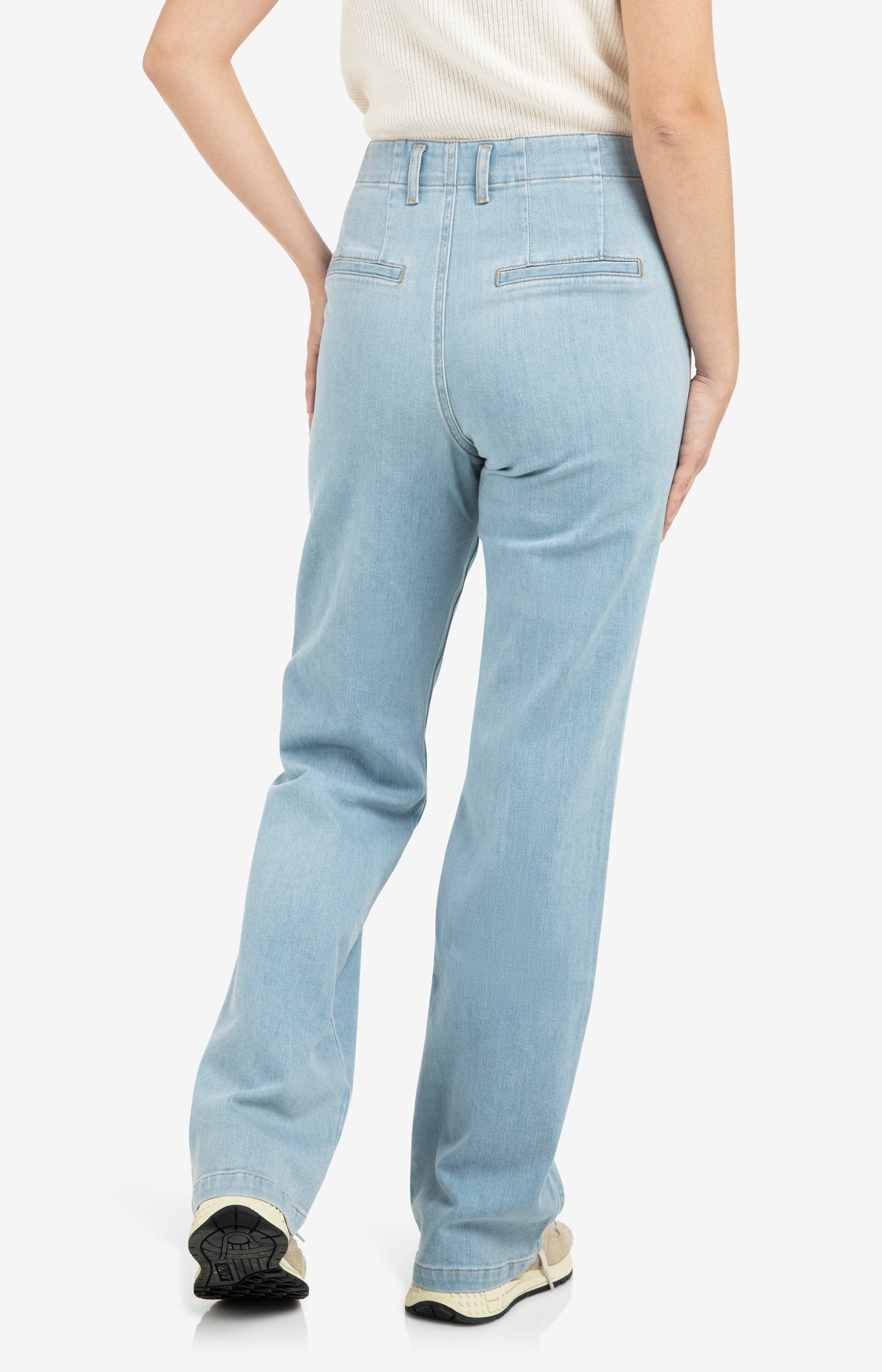 Chino jeans with straight legs and welt pockets (L32)