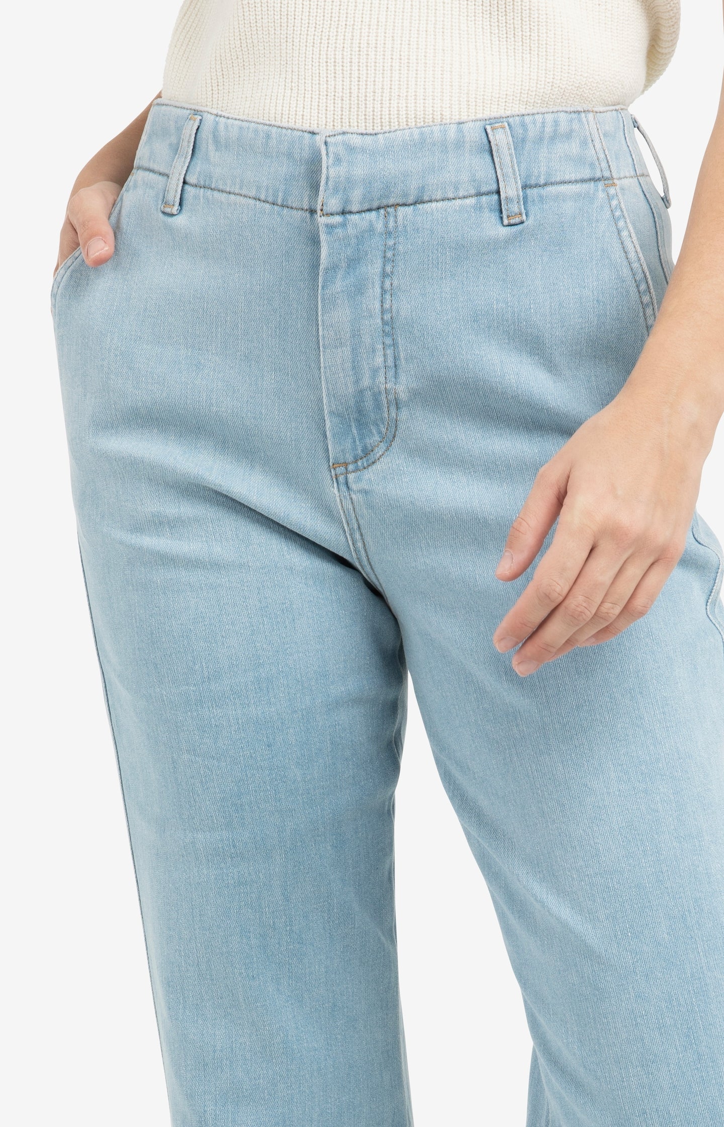 Chino jeans with straight legs and welt pockets (L32)