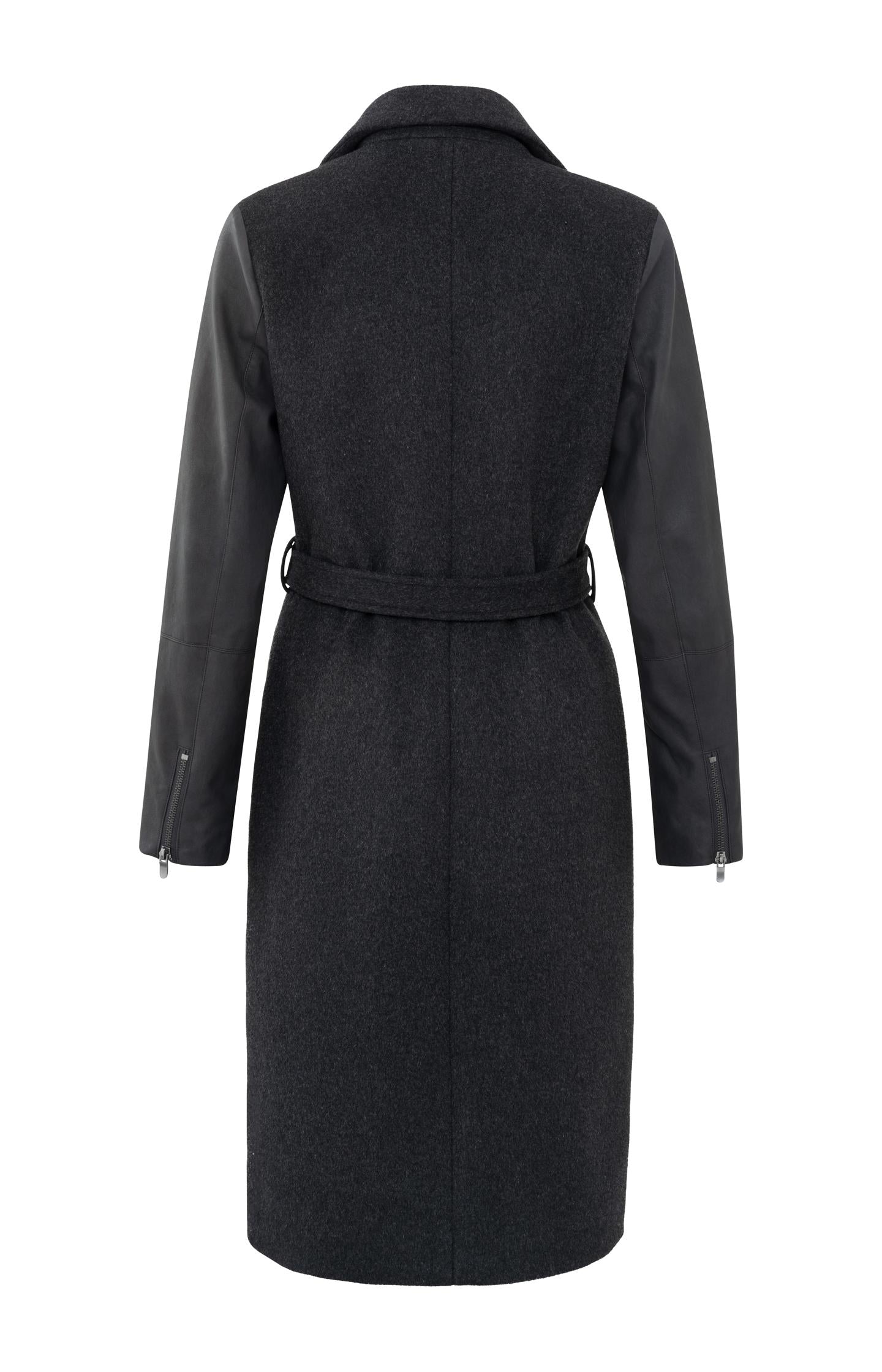 Coat with collar, long sleeves with zipper detail and belt