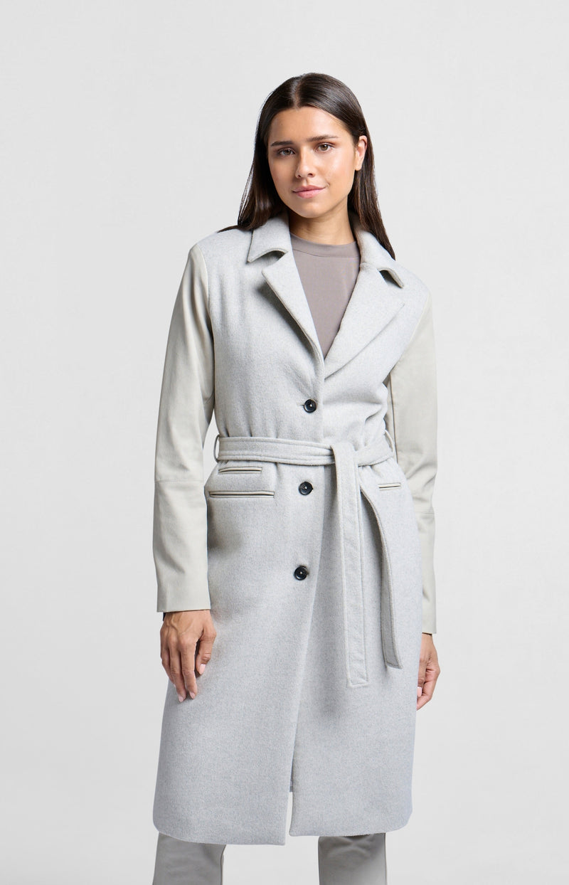 Coat with collar, long sleeves with zipper detail and belt