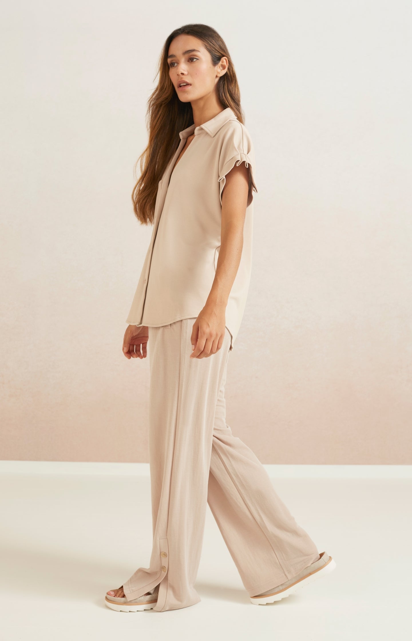 Comfortable trousers with elastic waistband and buttons - Type: lookbook