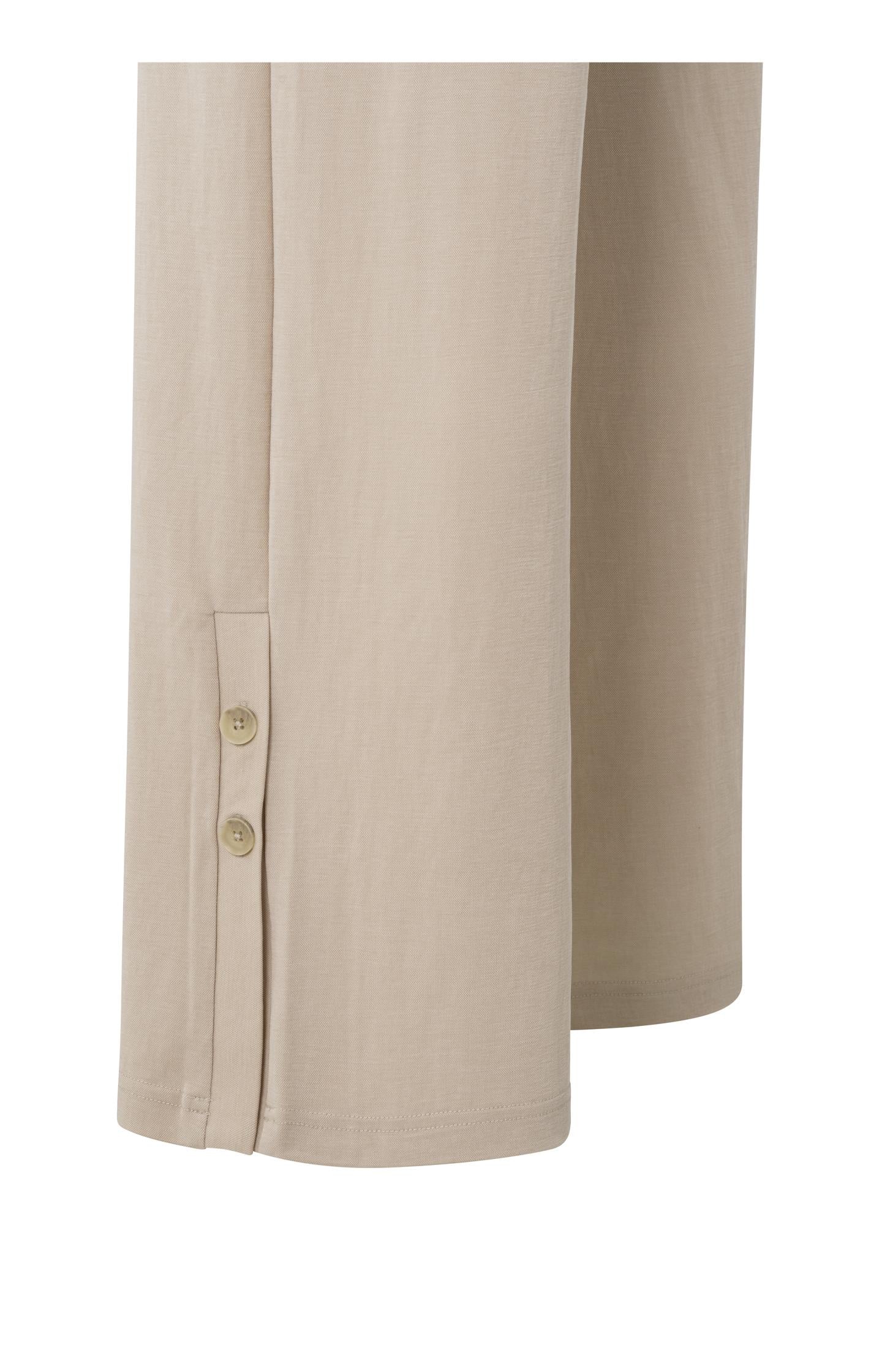 Comfortable trousers with elastic waistband and buttons