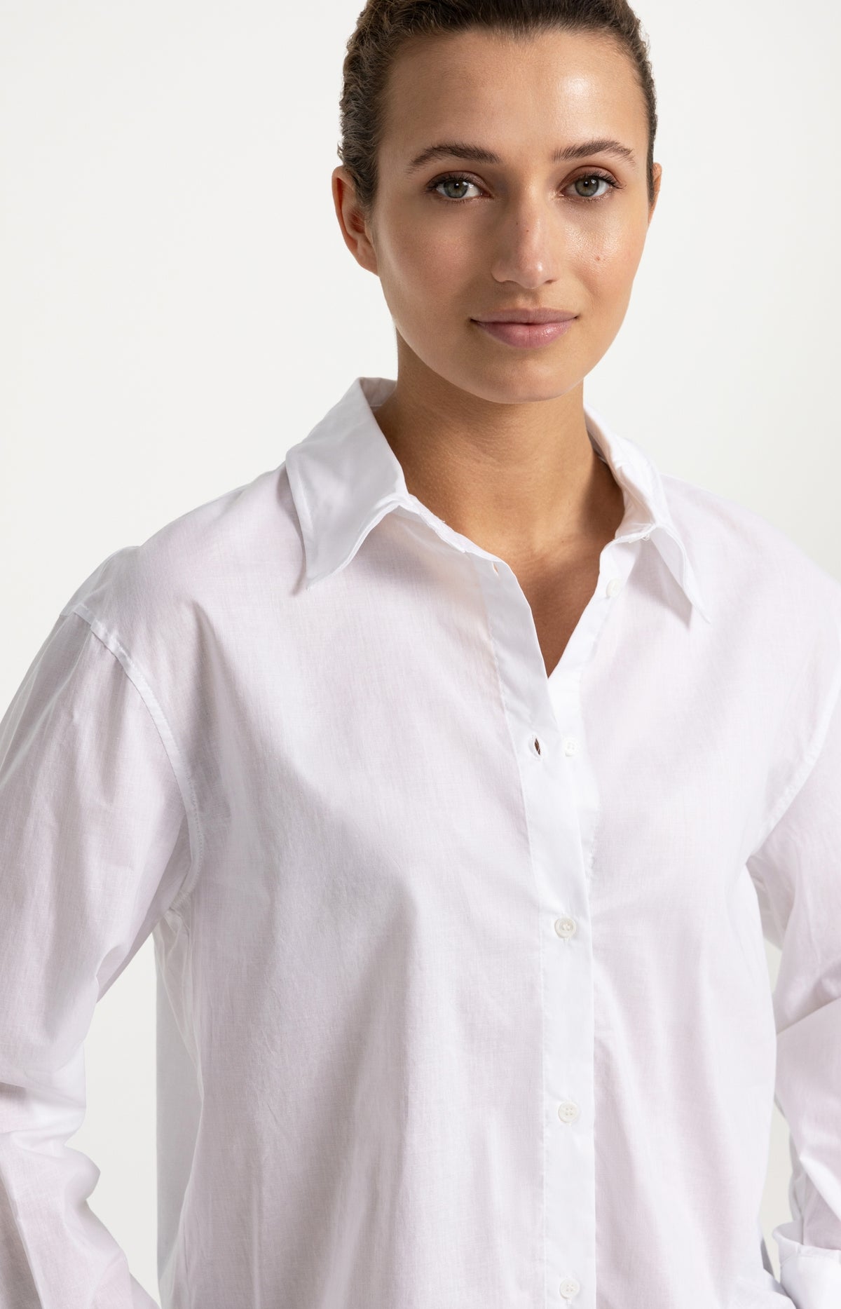Cotton blouse with wired collar and cuffs