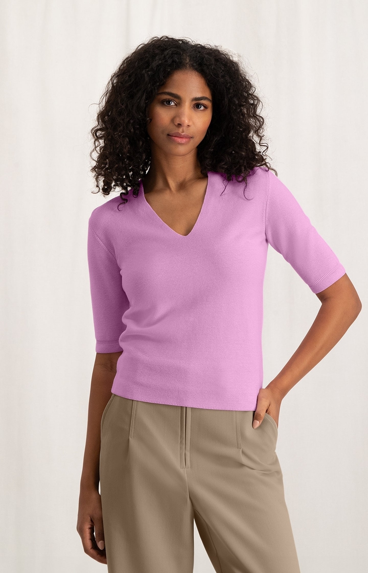 Cotton sweater with V-neck and halflong sleeves with detail