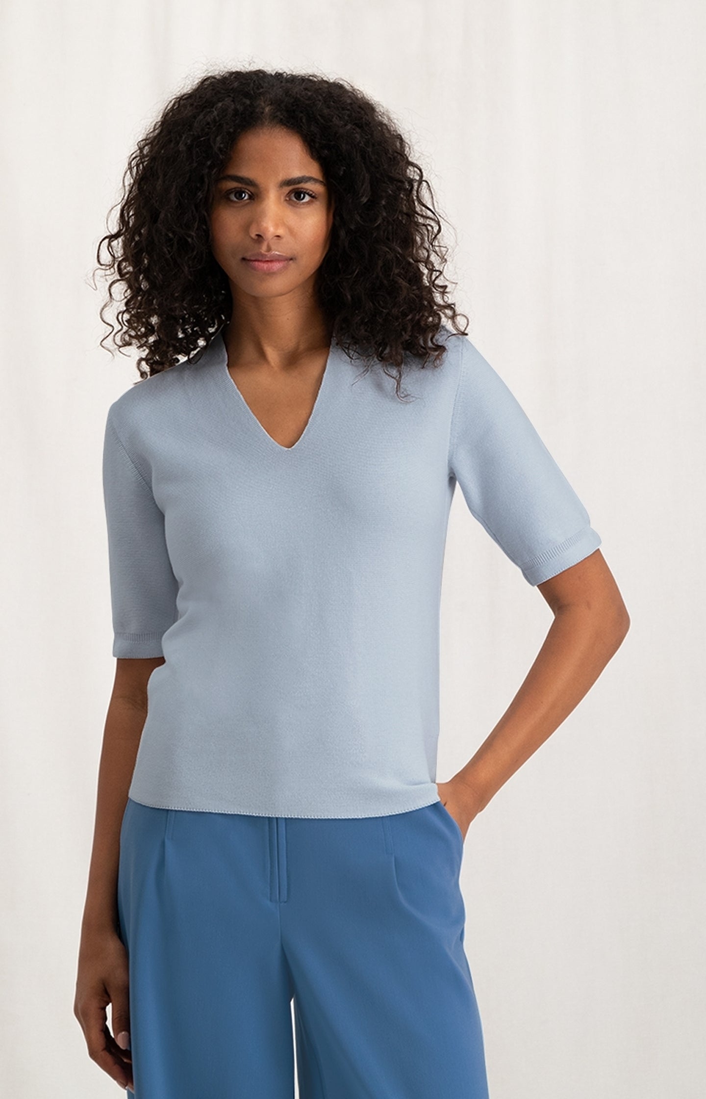 Cotton sweater with V-neck and halflong sleeves with detail - Type: lookbook