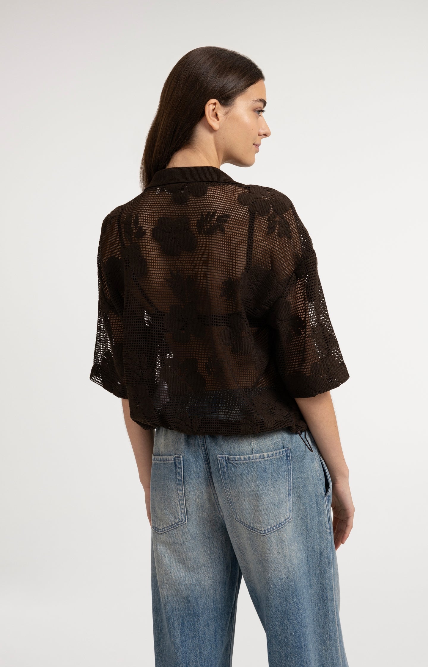 Crochet jacket with floral pattern and short sleeves