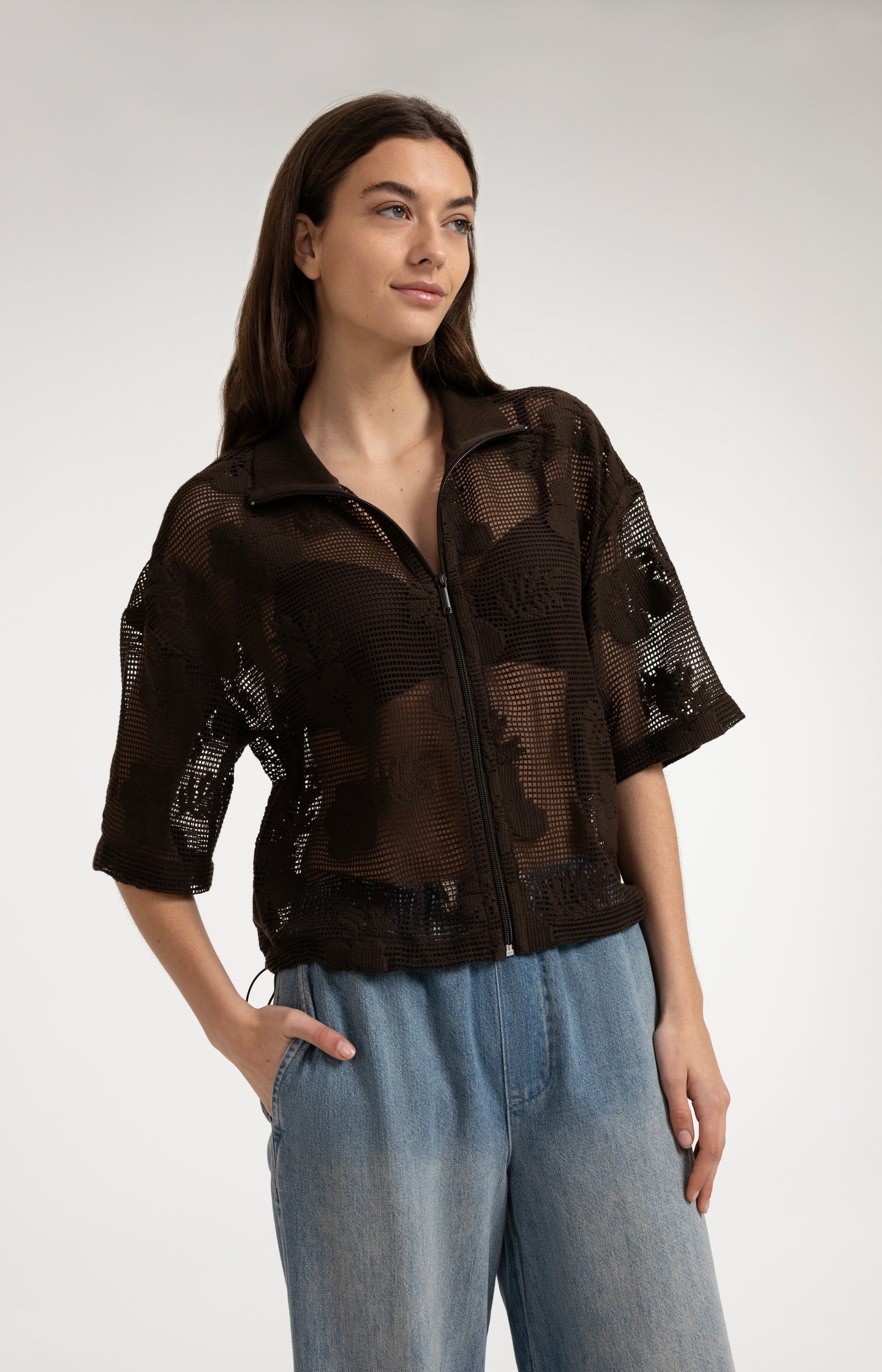 Crochet jacket with floral pattern and short sleeves
