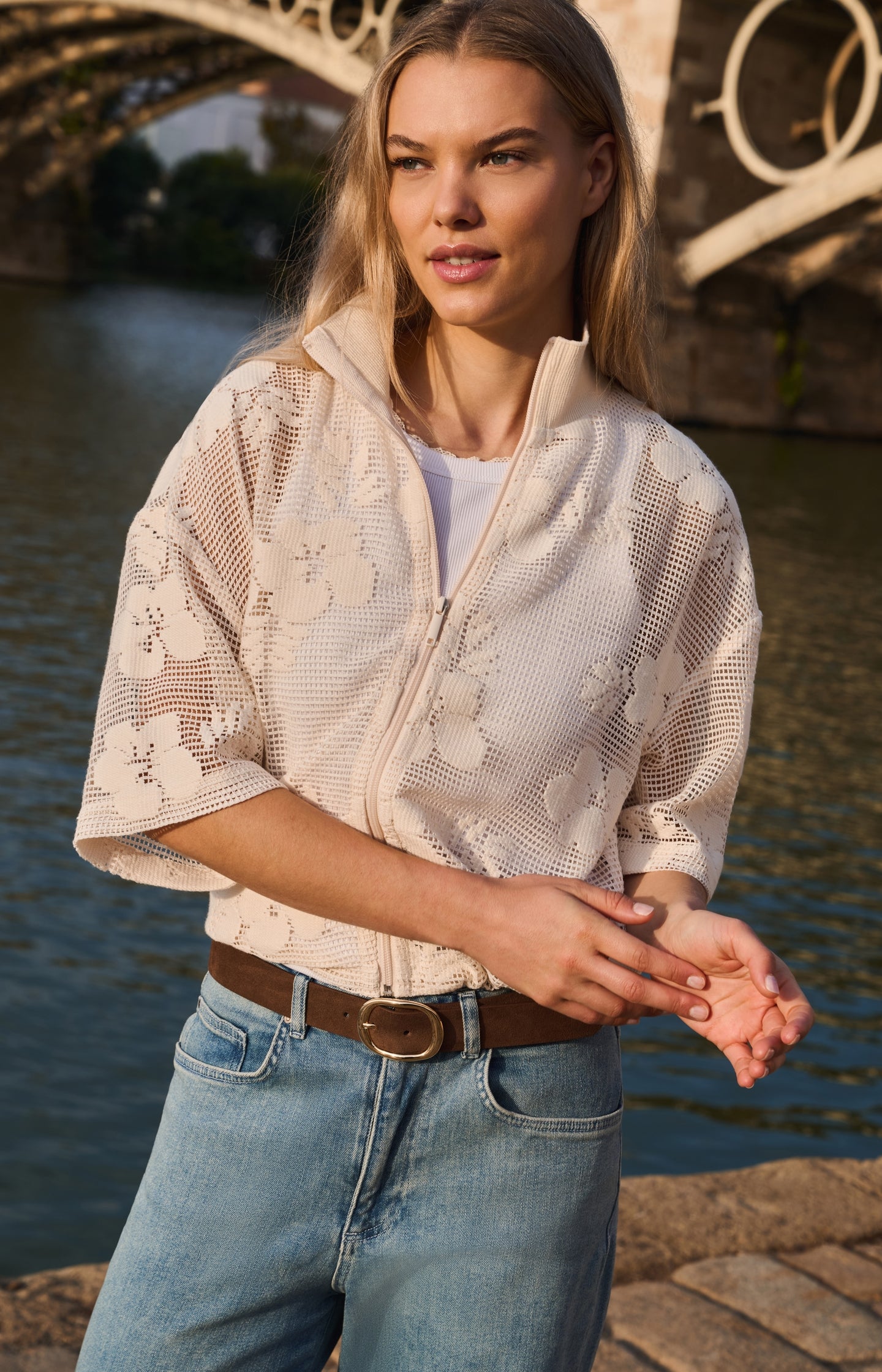 Crochet jacket with floral pattern and short sleeves - Type: lookbook