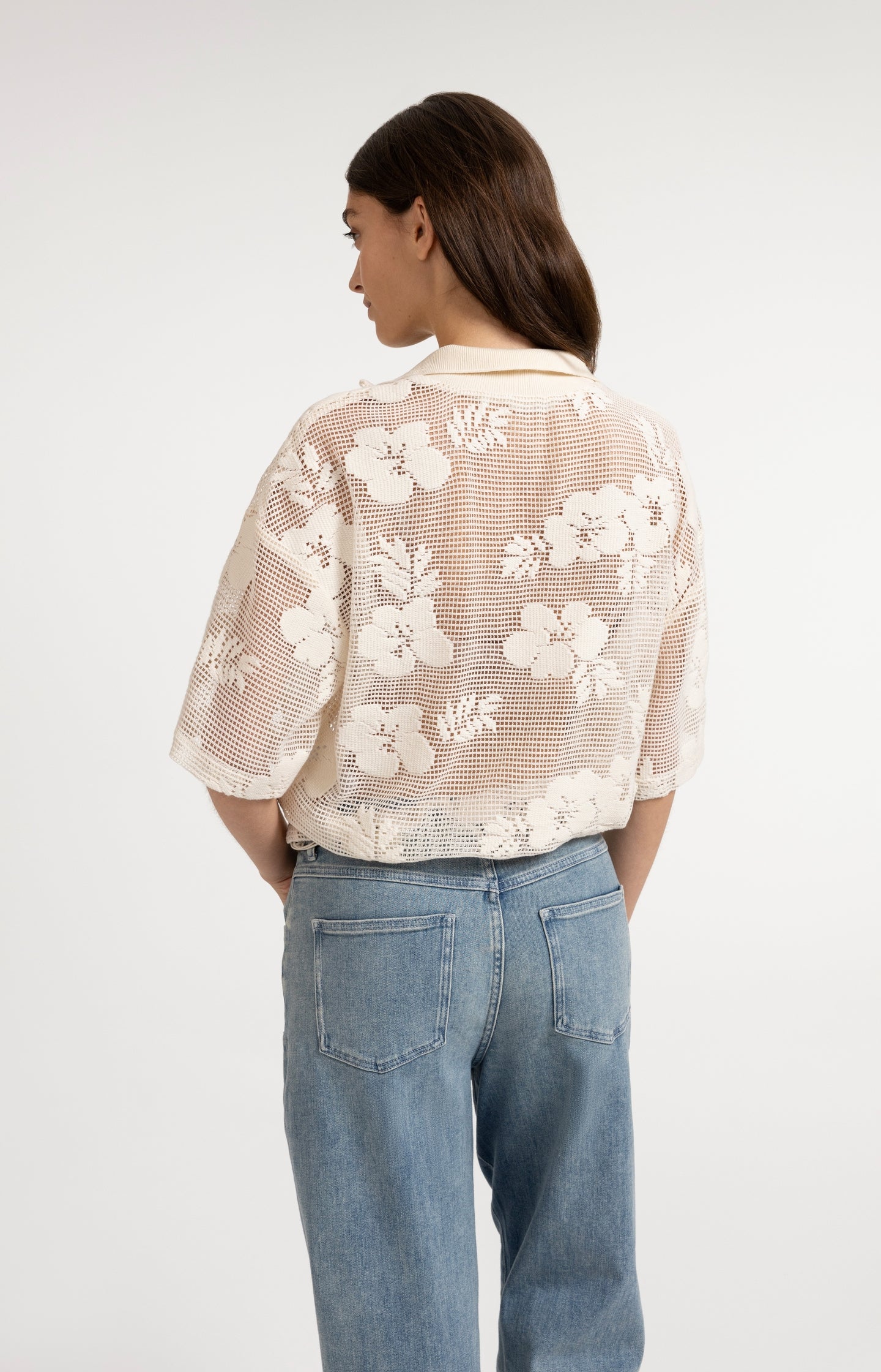 Crochet jacket with floral pattern and short sleeves - Type: lookbook