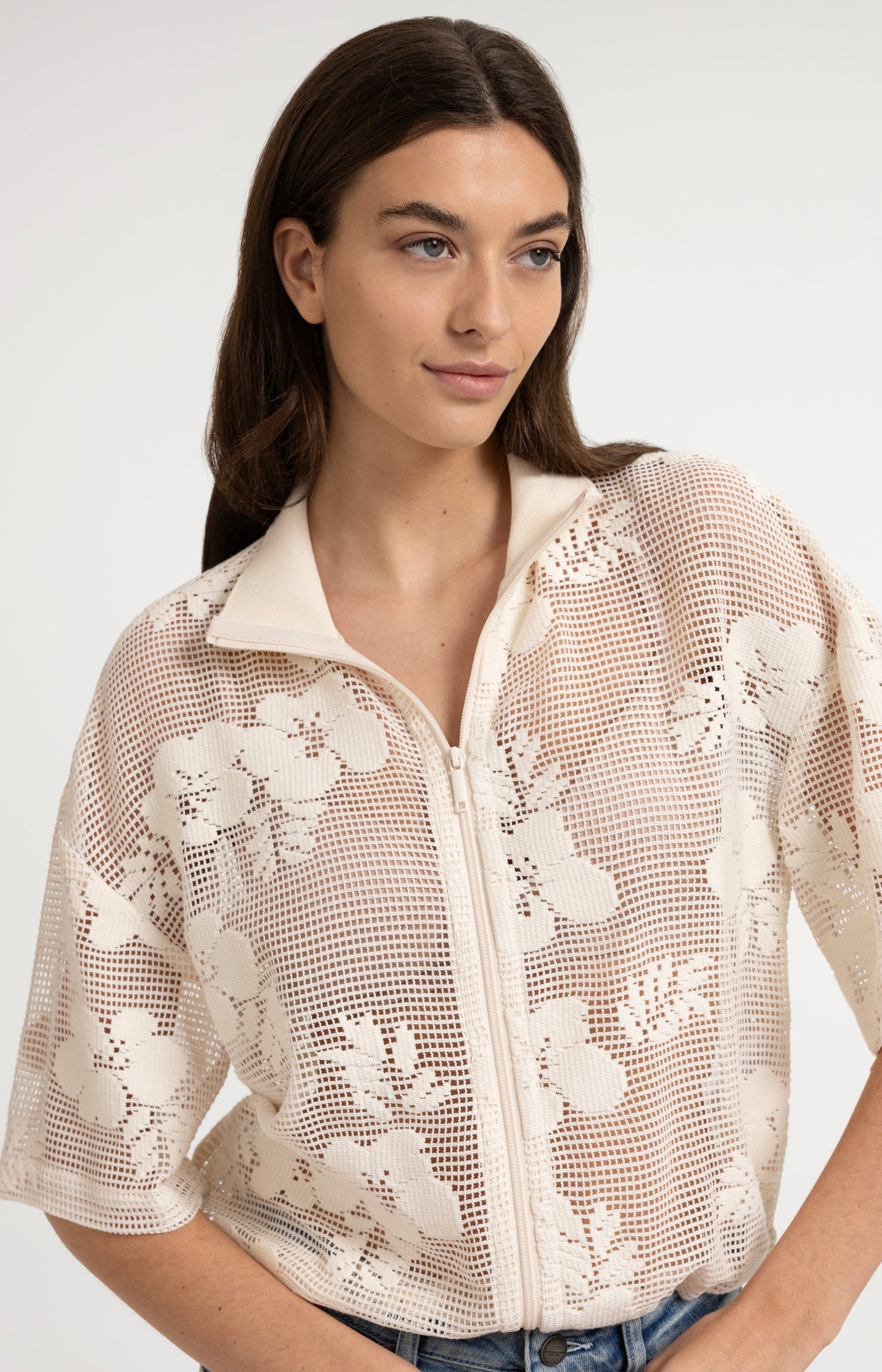 Crochet jacket with floral pattern and short sleeves - Type: lookbook