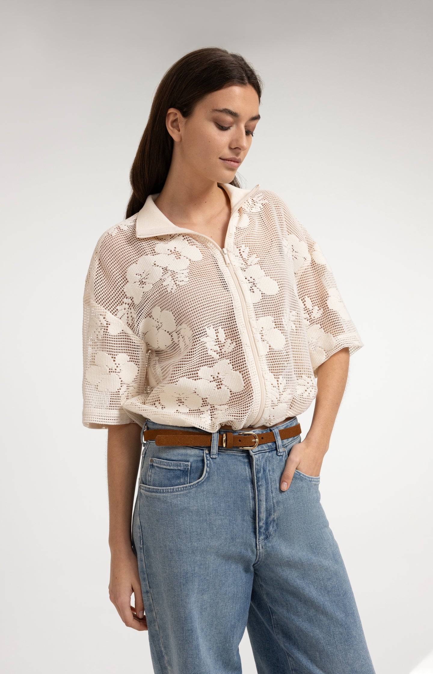 Crochet jacket with floral pattern and short sleeves - Type: lookbook