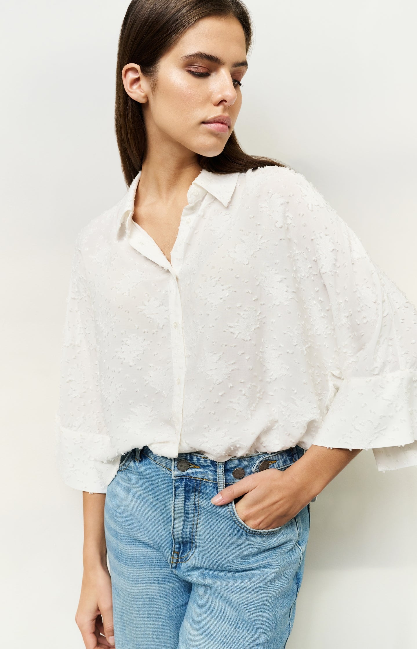 Cropped airy blouse with woven-in details