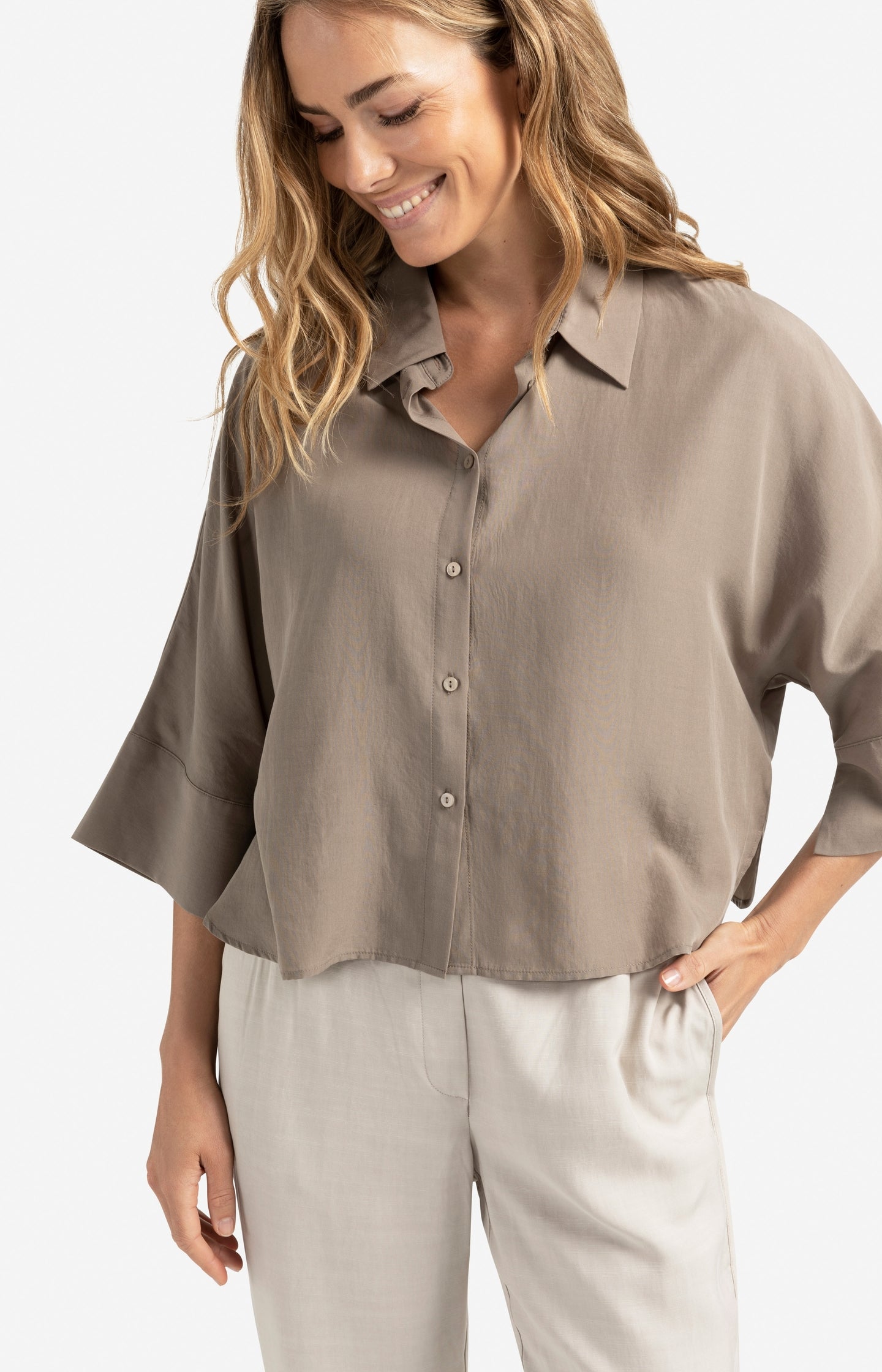 Cropped loose-fit blouse with wide sleeves