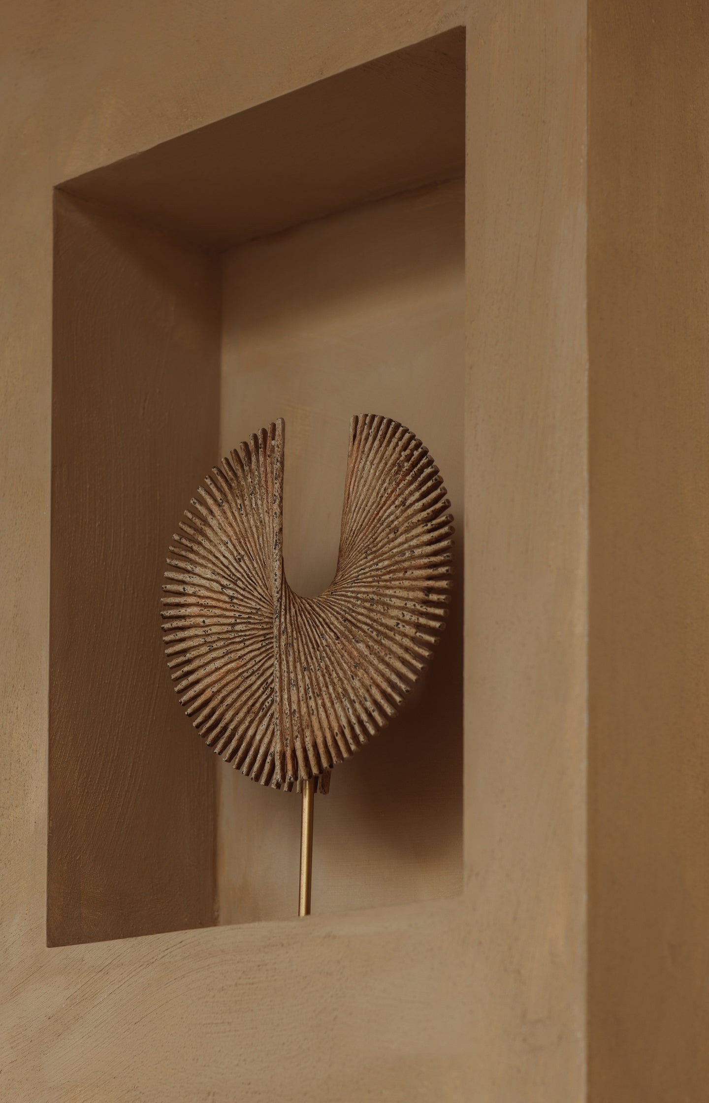 Decorative statue on metal stand - Type: lookbook