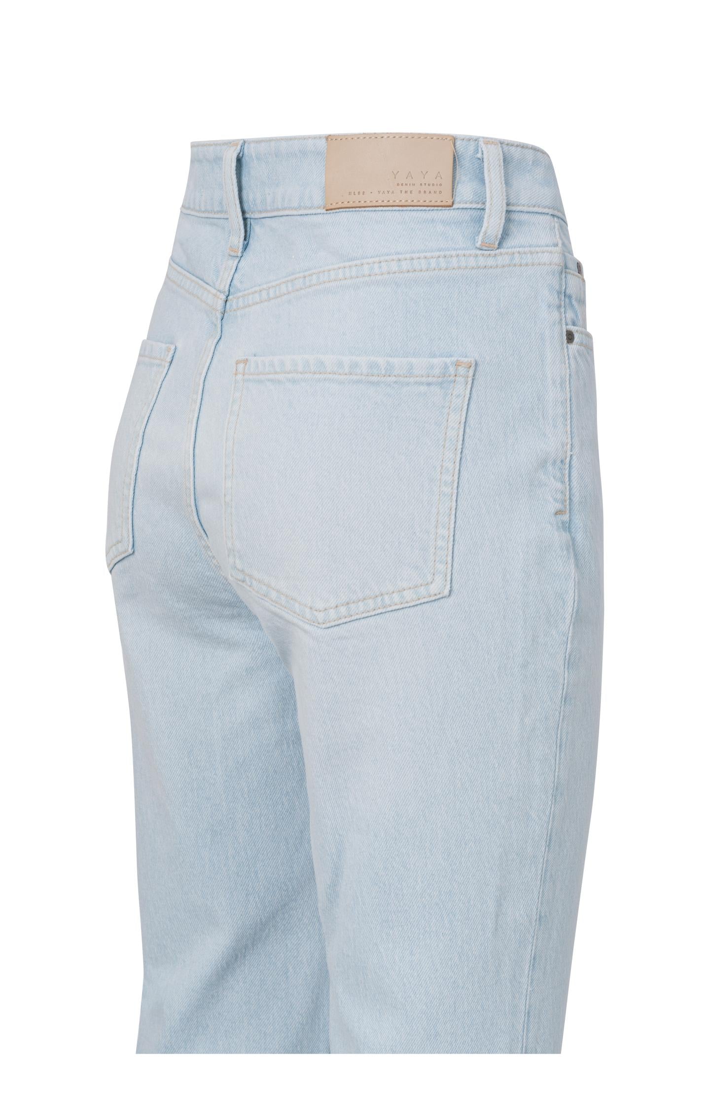 Denim in straight fit with pockets and frayed edges - Light Blue Denim