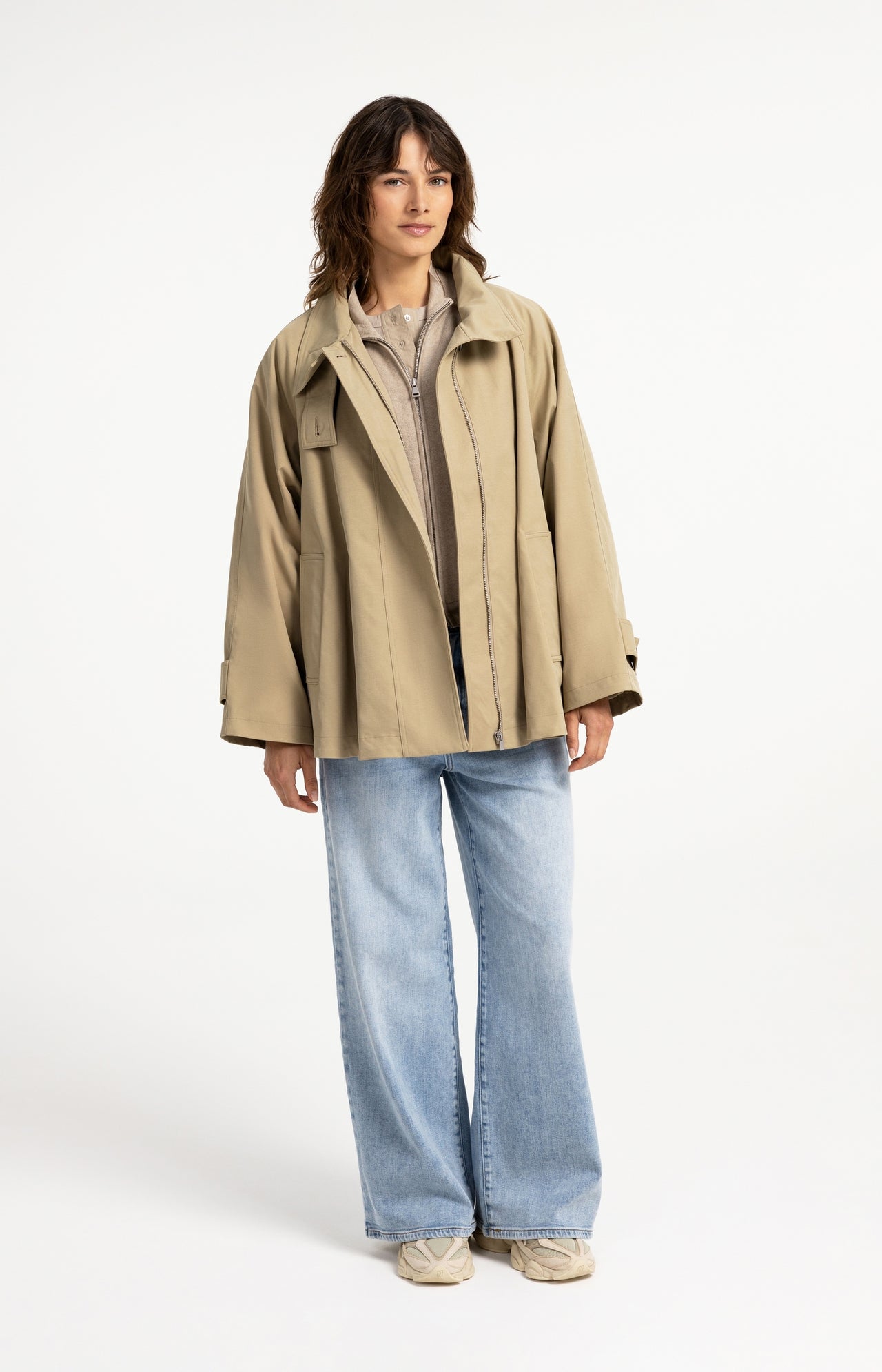 Denim jeans with wide legs and distinctive waistband (L32) - Type: lookbook