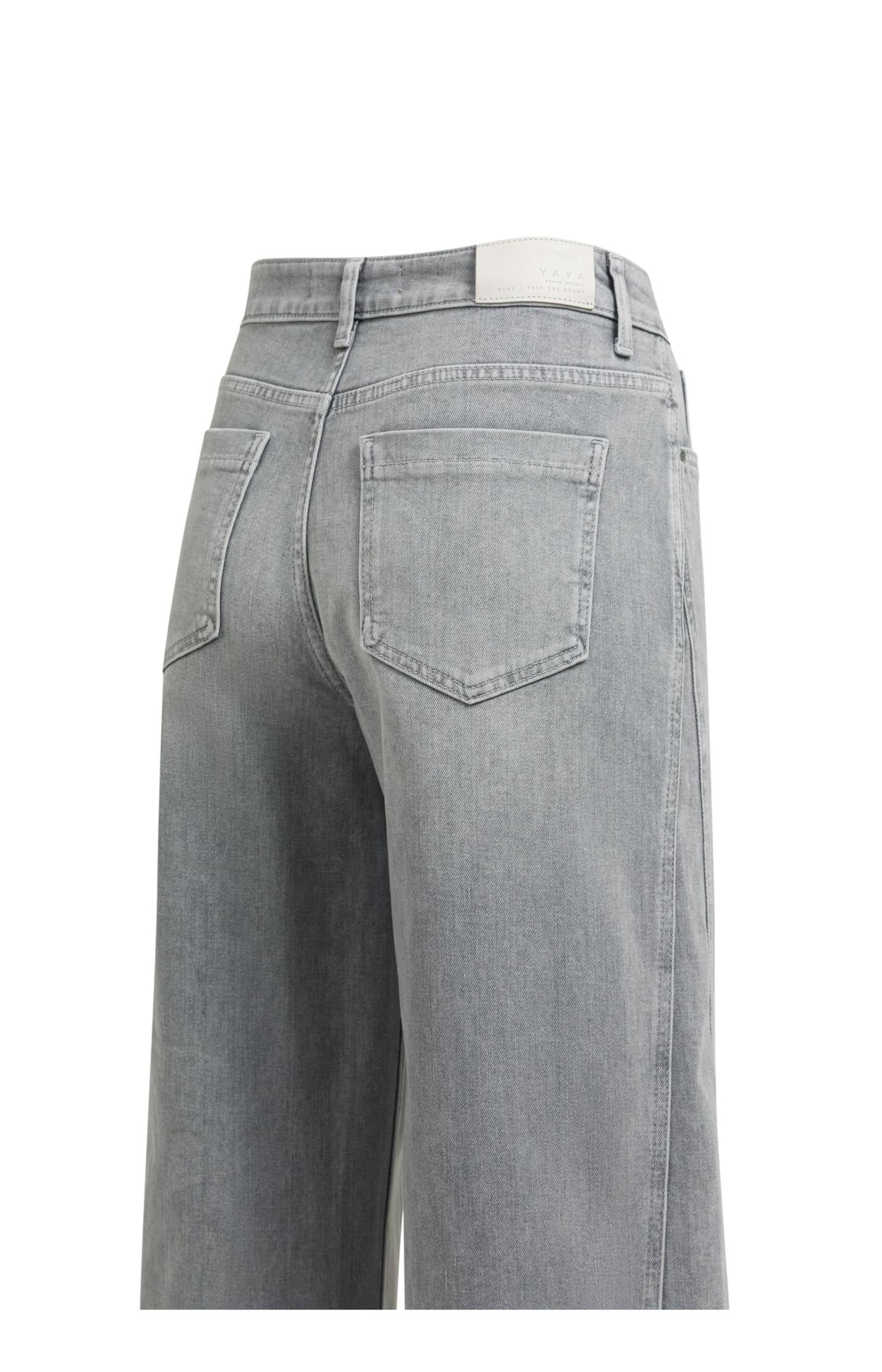 Denim jeans with wide legs and seam details (L32)
