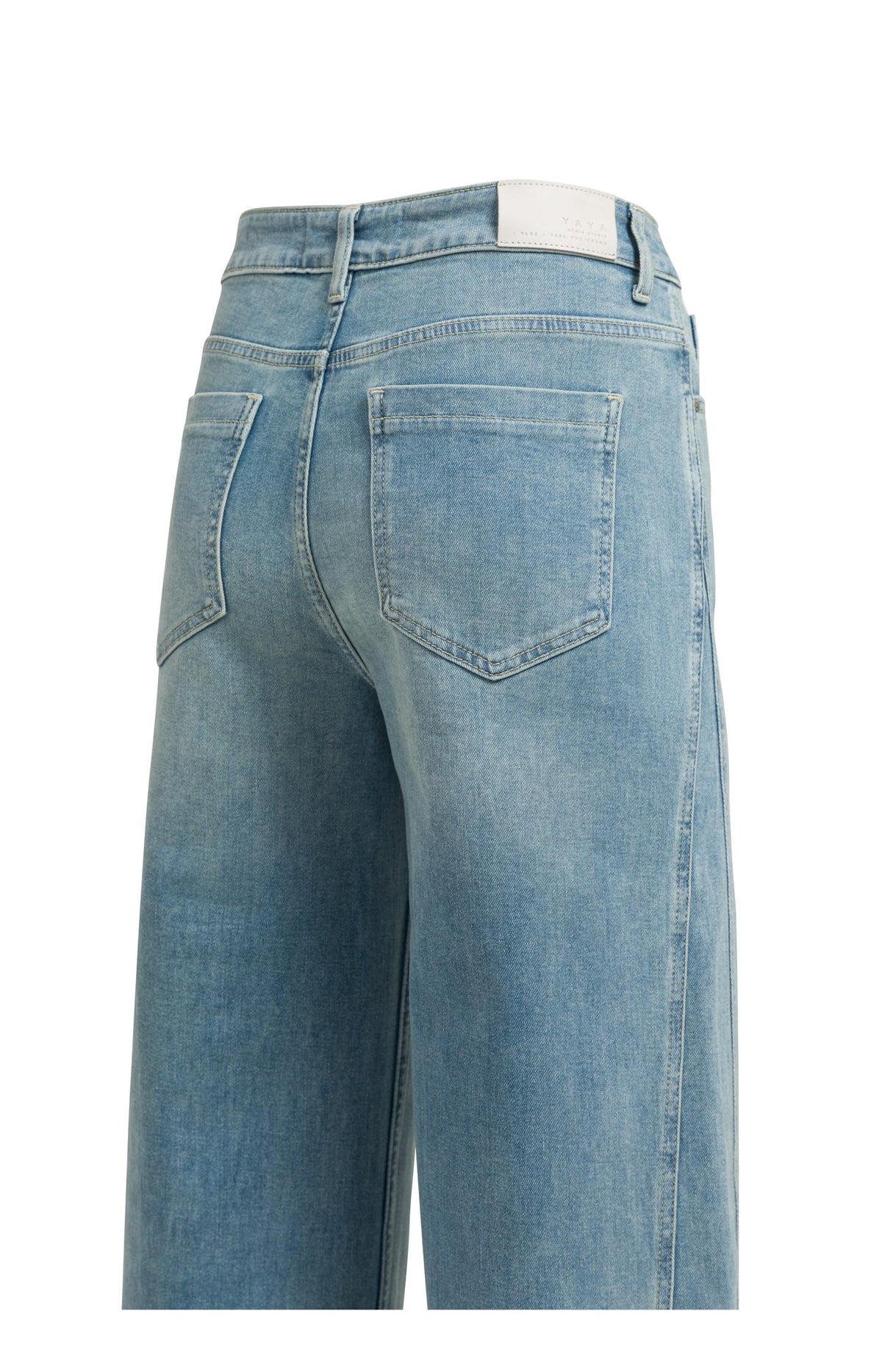Denim jeans with wide legs and seam details (L32)