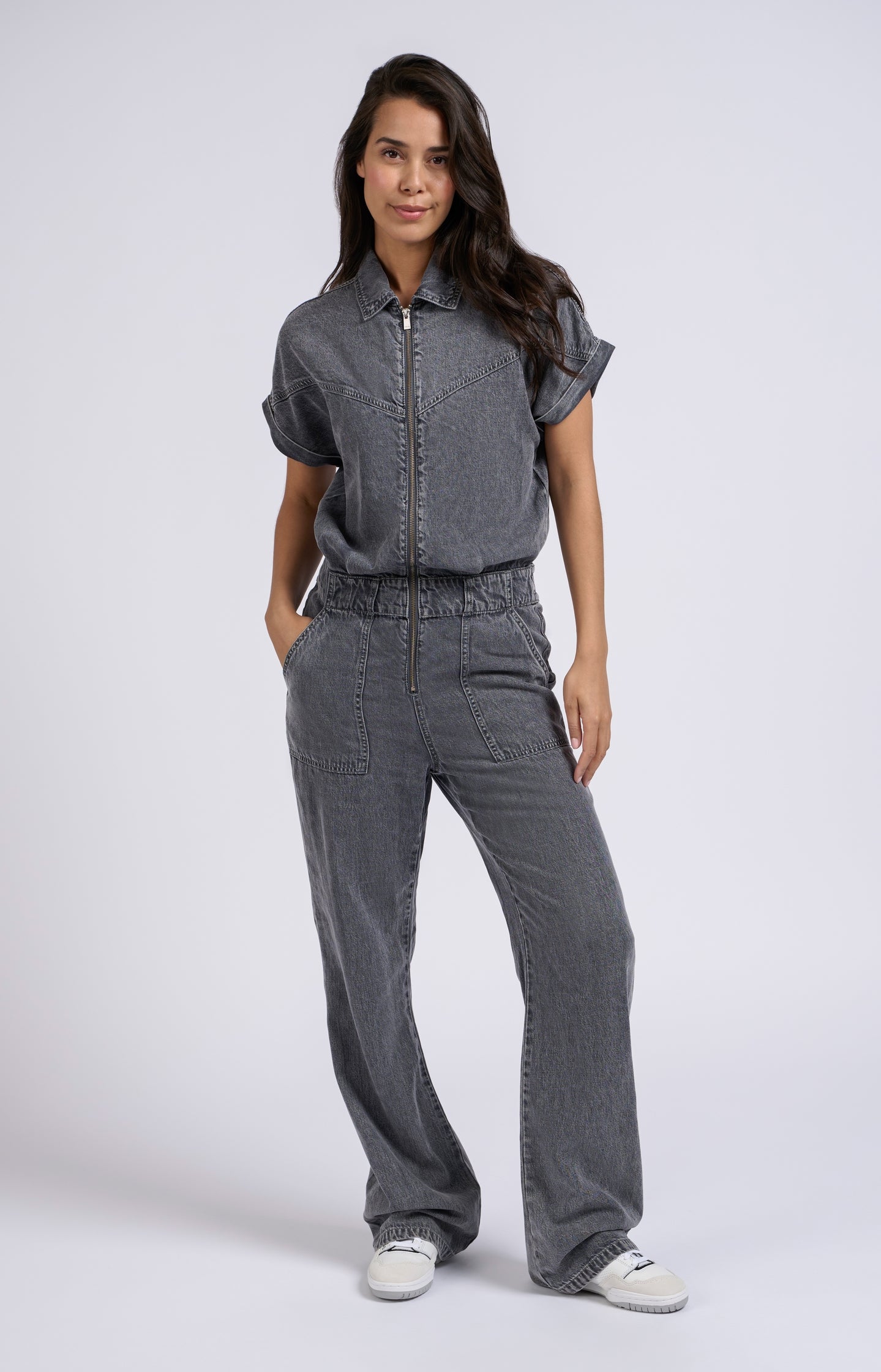 Denim jumpsuit with short sleeves, wide legs and zipper - Type: lookbook