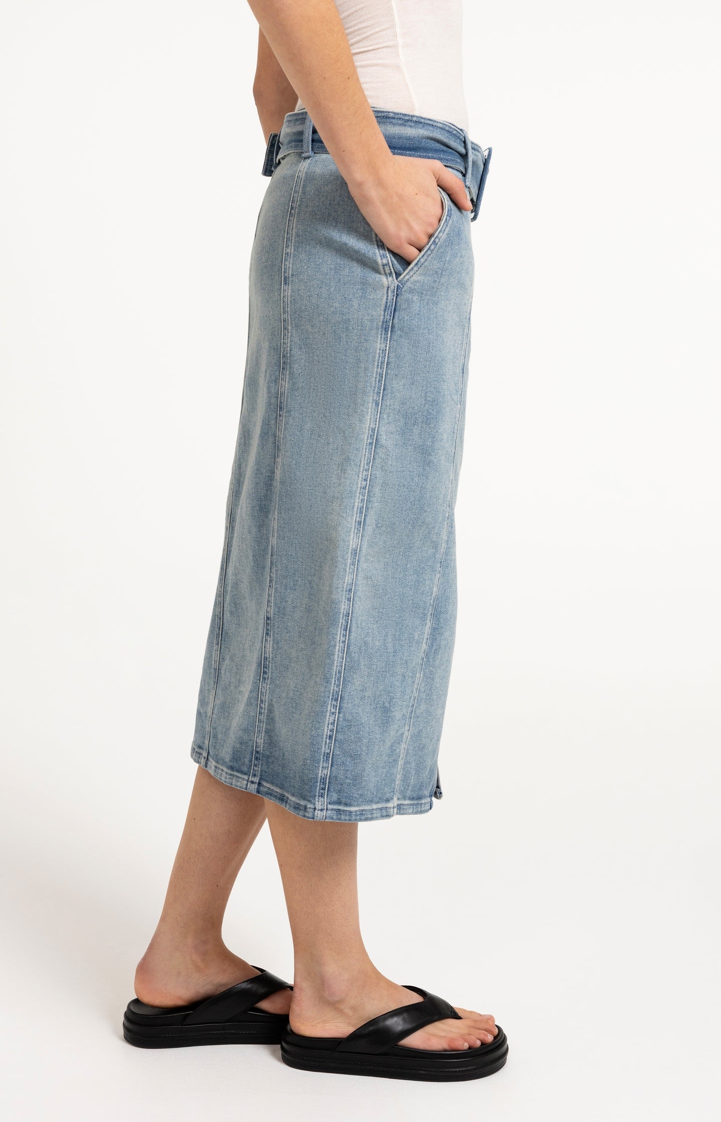 Denim midi skirt with belt and slit