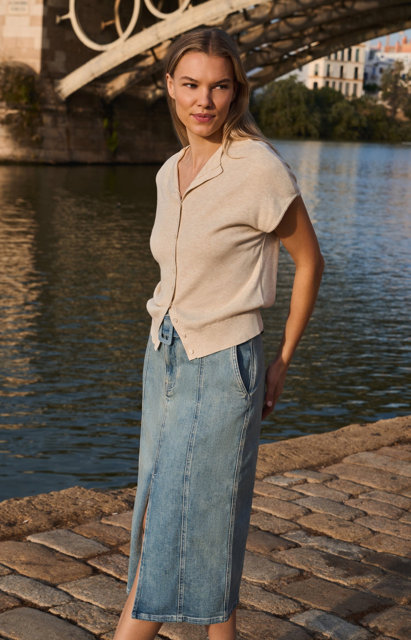 Denim midi skirt with belt and slit