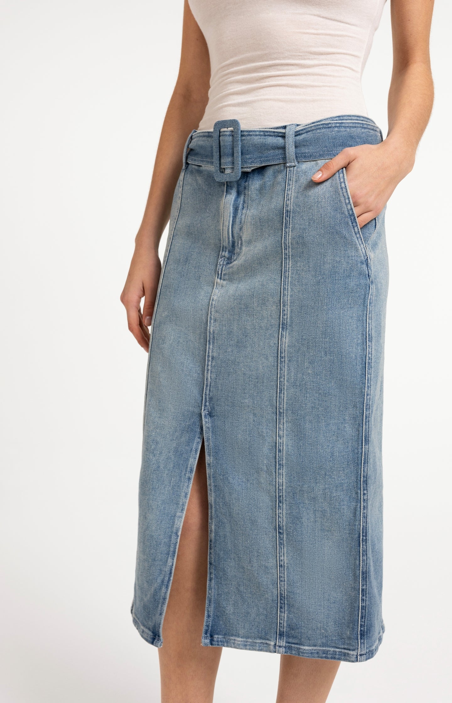 Denim midi skirt with belt and slit