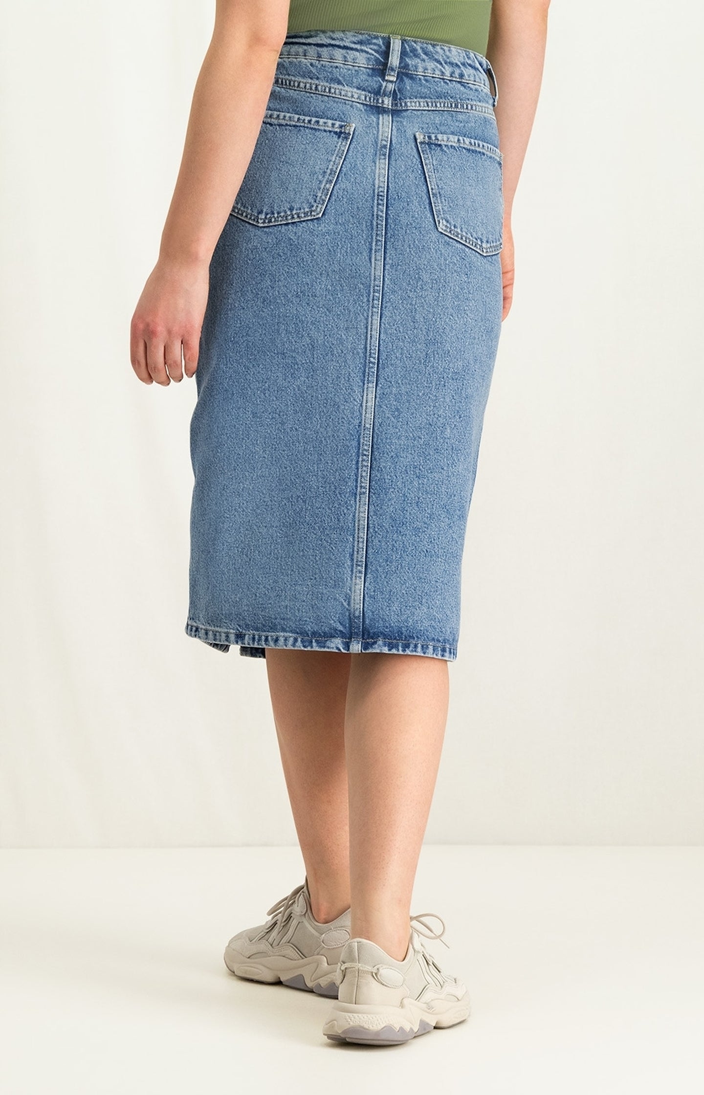 Denim midi skirt with buttons hotsell